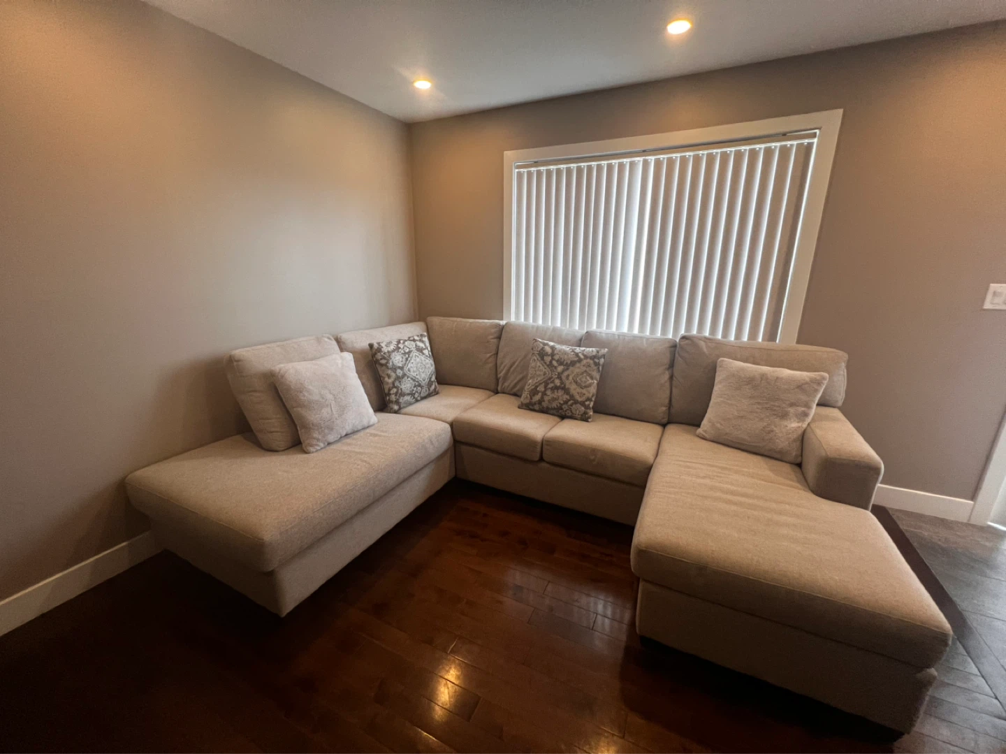 Sectional Sofa with Chaise - photo 2