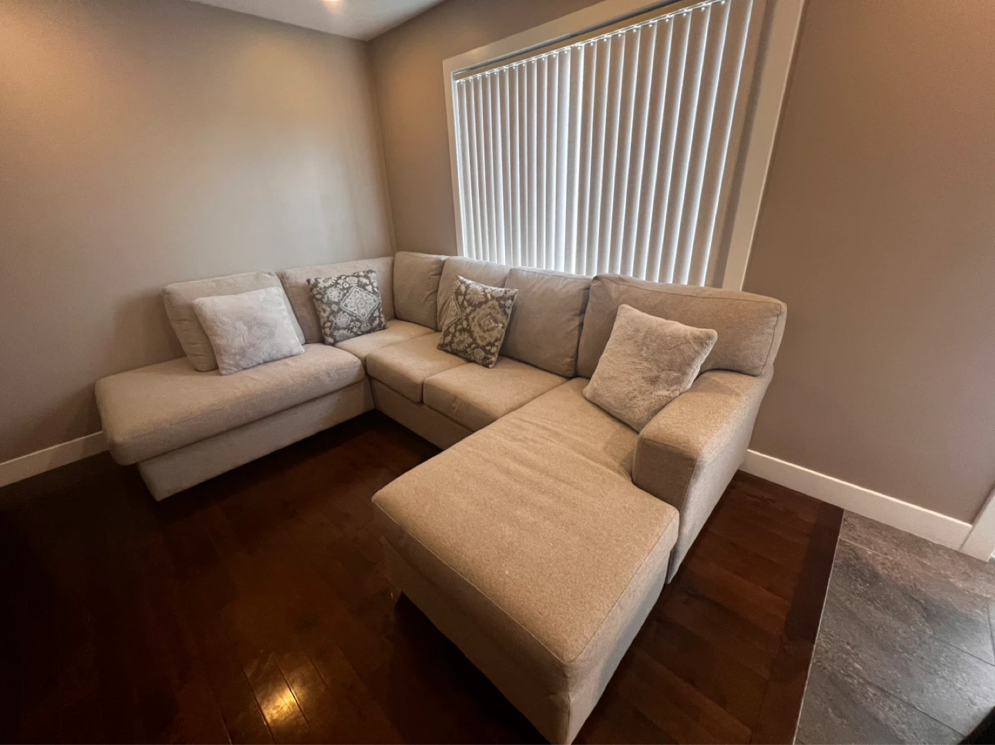 Sectional Sofa with Chaise