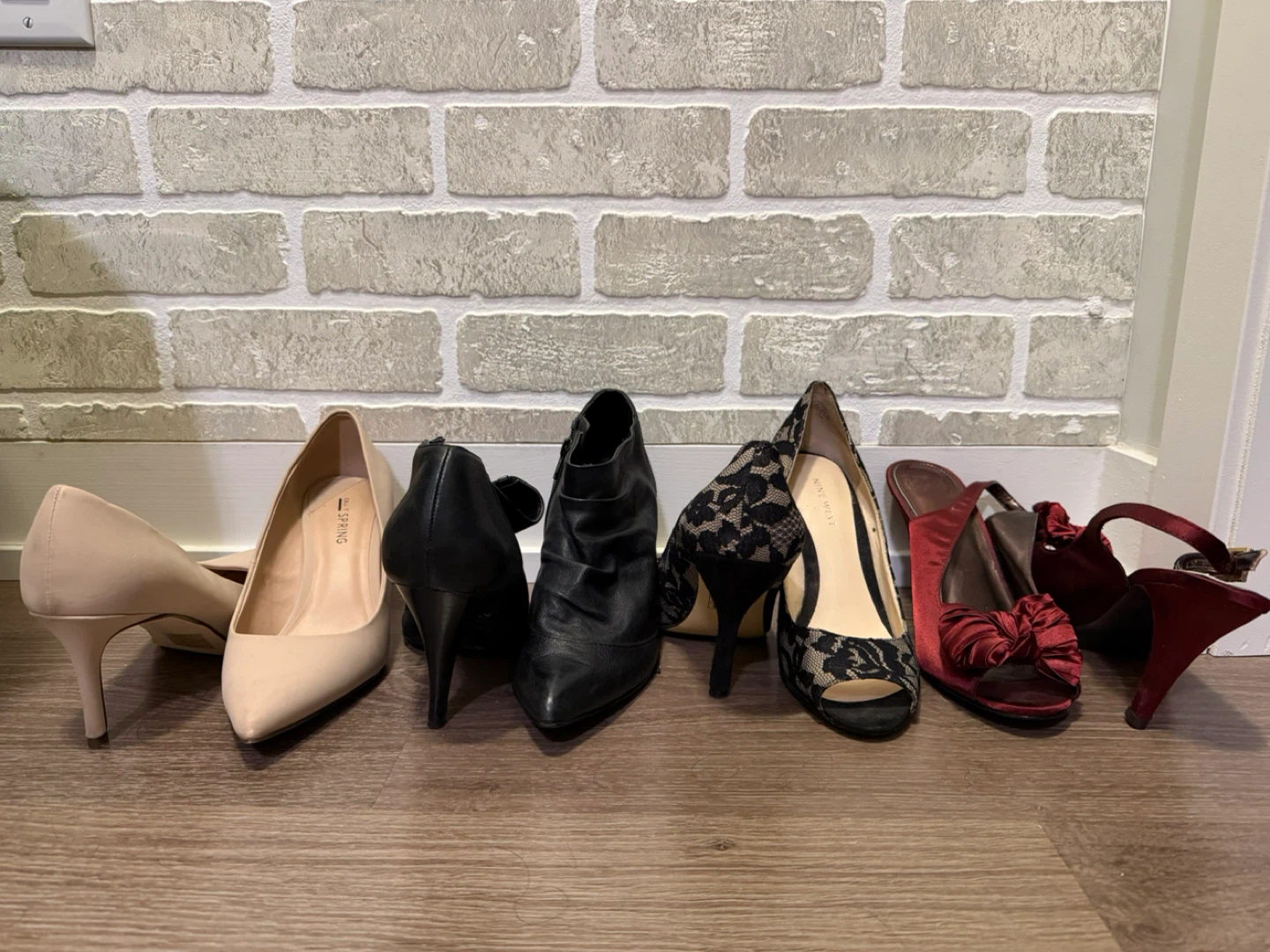 Size 7.5 - 9 pairs of shoes (barely worn) - photo 3