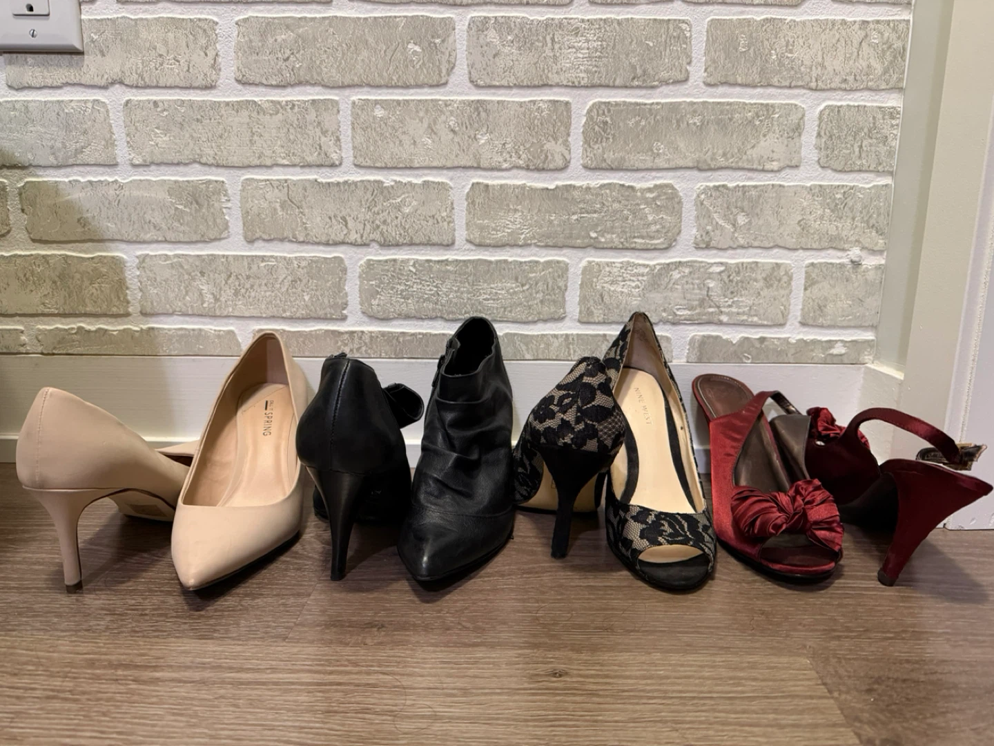 Size 7.5 - 9 pairs of shoes (barely worn) - photo 4