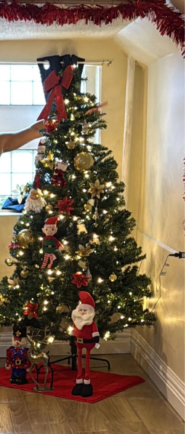 Pre-lit Artificial Christmas Tree with Decorations