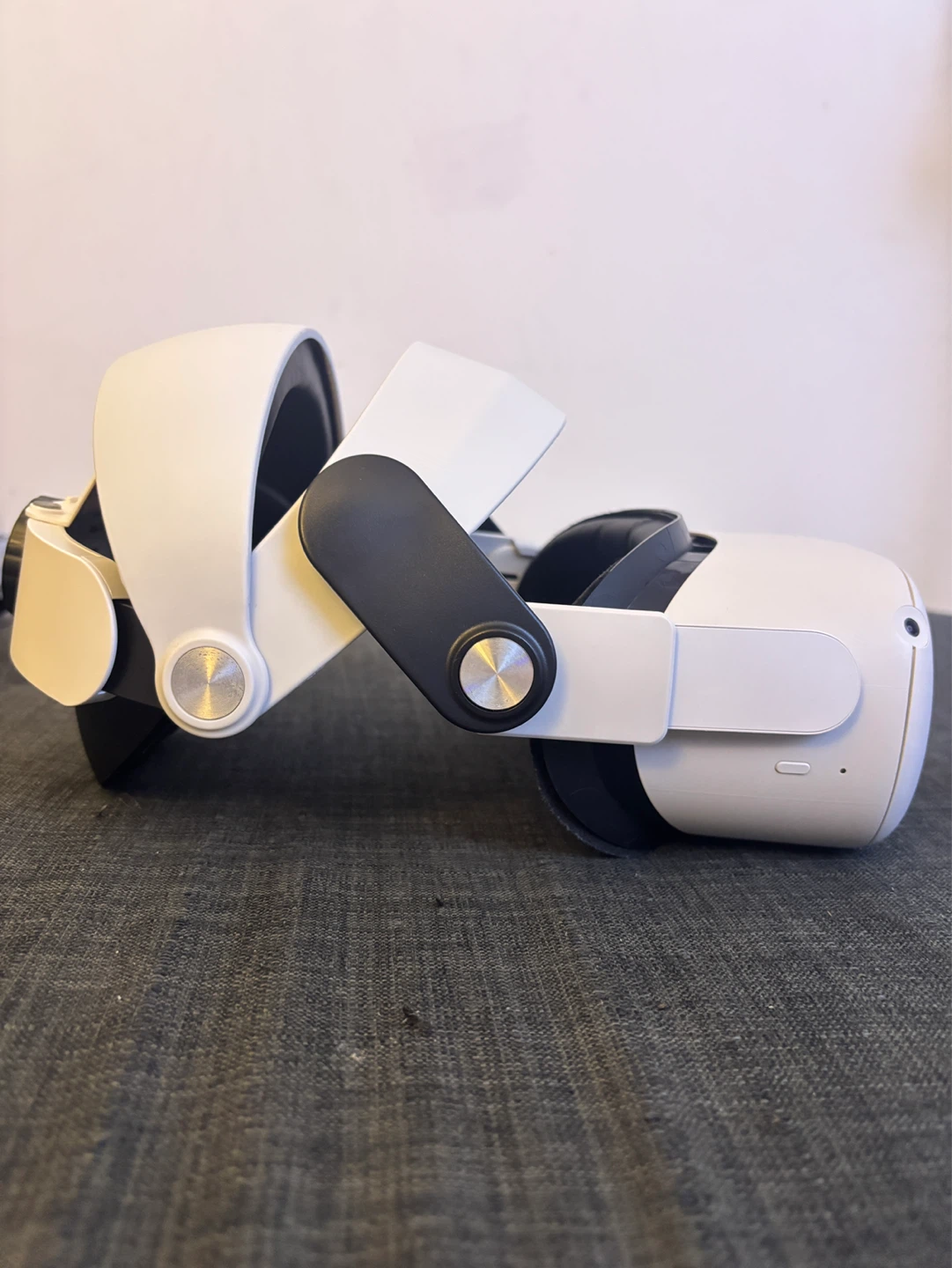 Oculus Quest 2 VR Headset and Controllers - photo 4