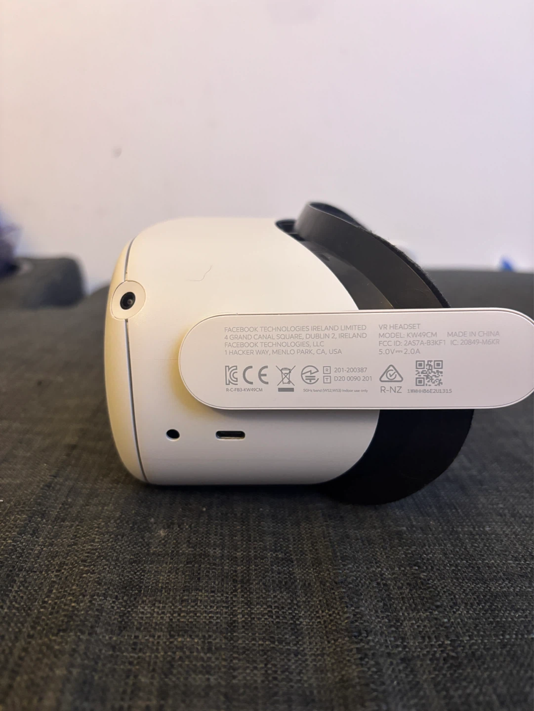 Oculus Quest 2 VR Headset and Controllers - photo 5