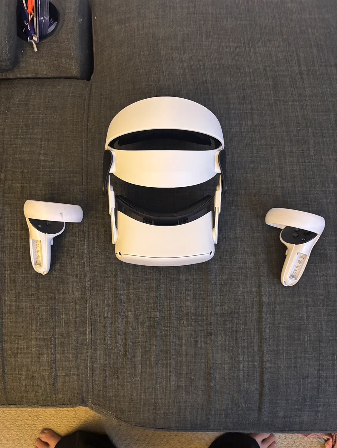 Oculus Quest 2 VR Headset and Controllers