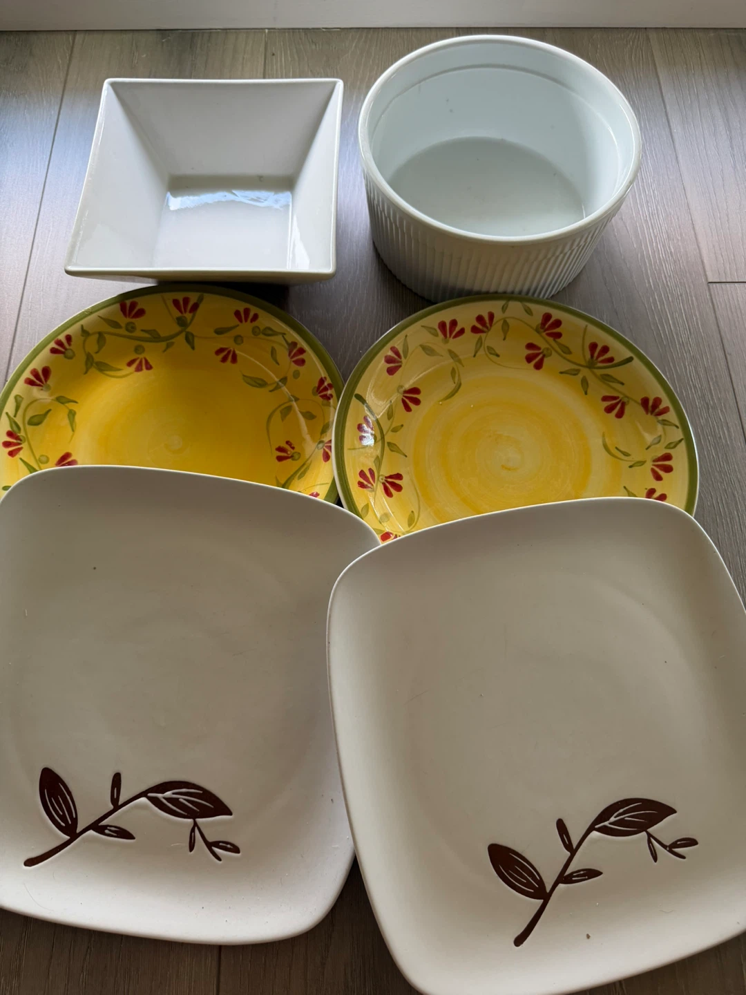 Dinnerware Set - 2 square plates, 2 salad plates