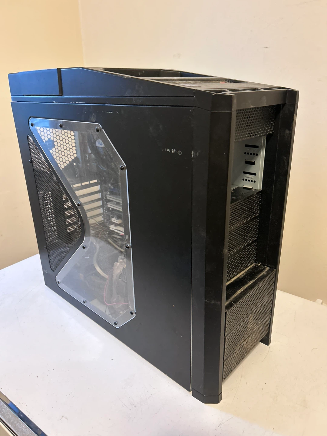 Pc parts tower case