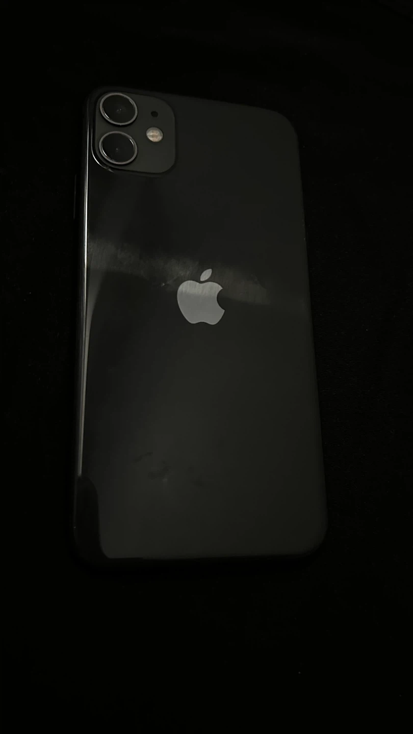 iPhone 11 (Black) - Cracked Screen