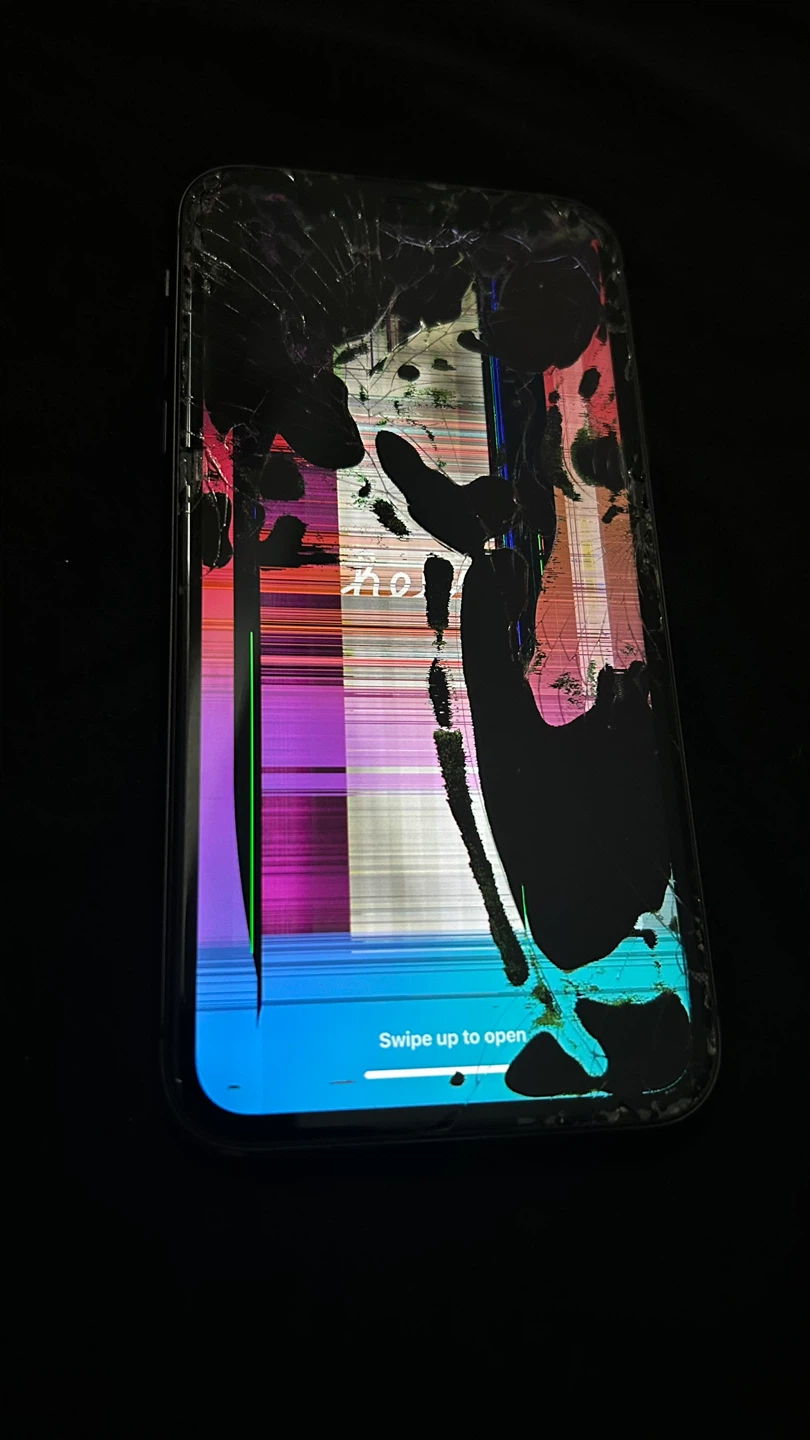 iPhone 11 (Black) - Cracked Screen - photo 3