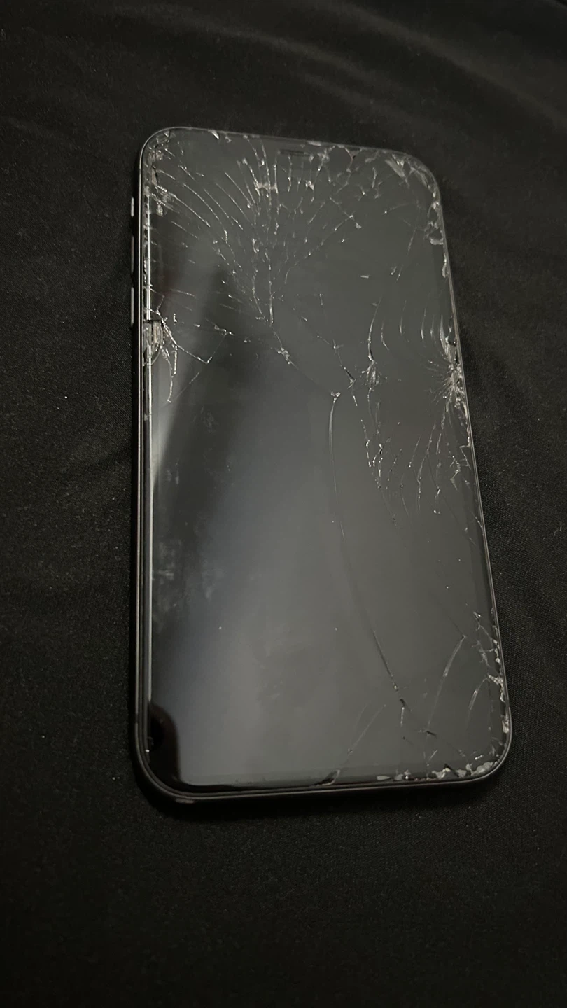 iPhone 11 (Black) - Cracked Screen - photo 2