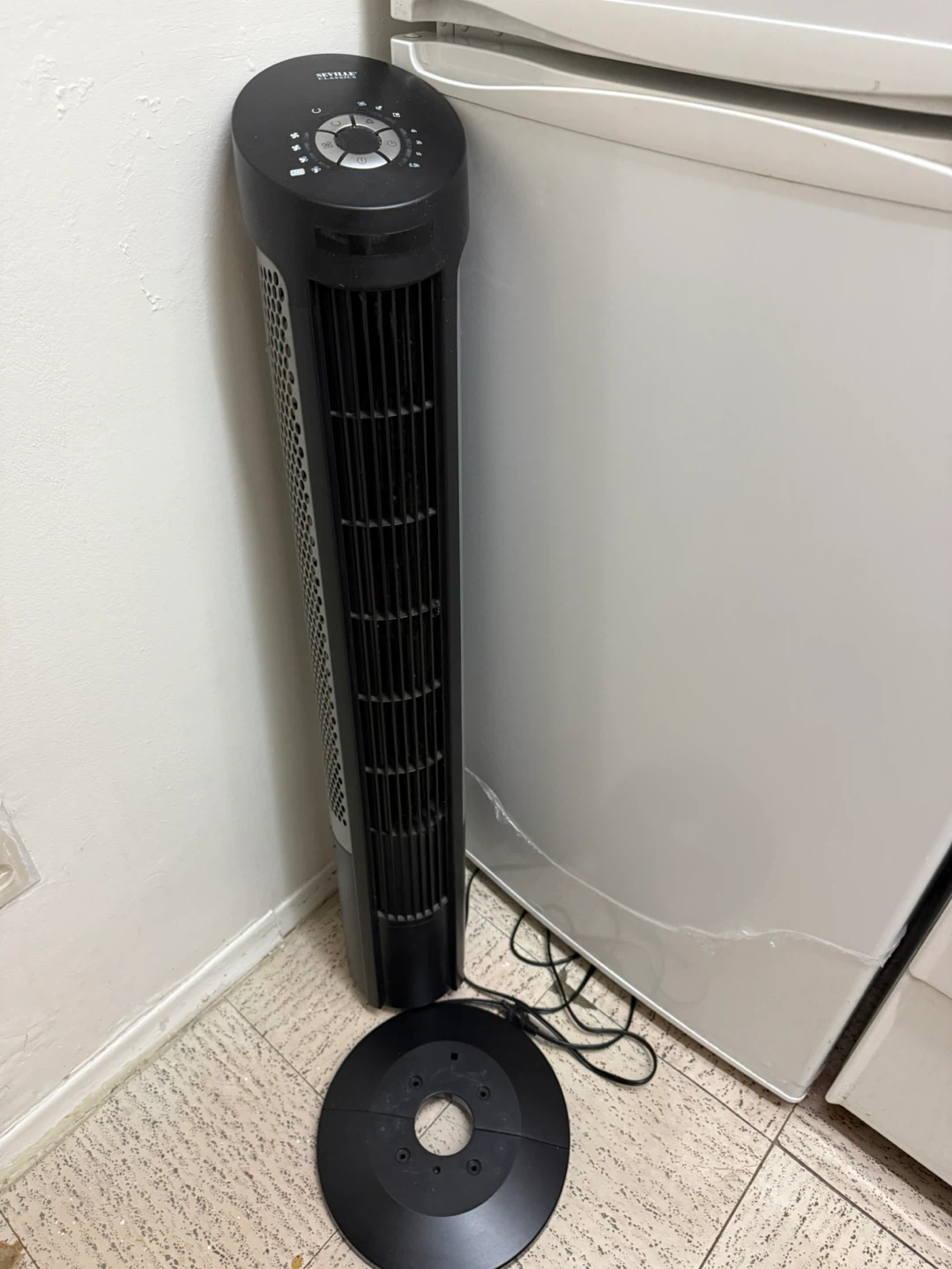 Seville Classics UltraSlimline Tower Fan, 40-inch Tower Fan - photo 3