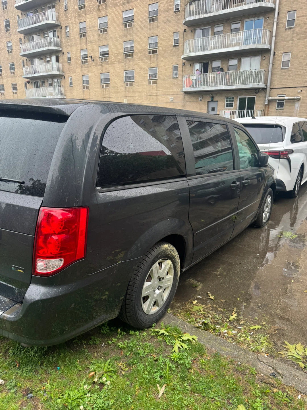 Dodge Grand Caravan Minivan - photo 2