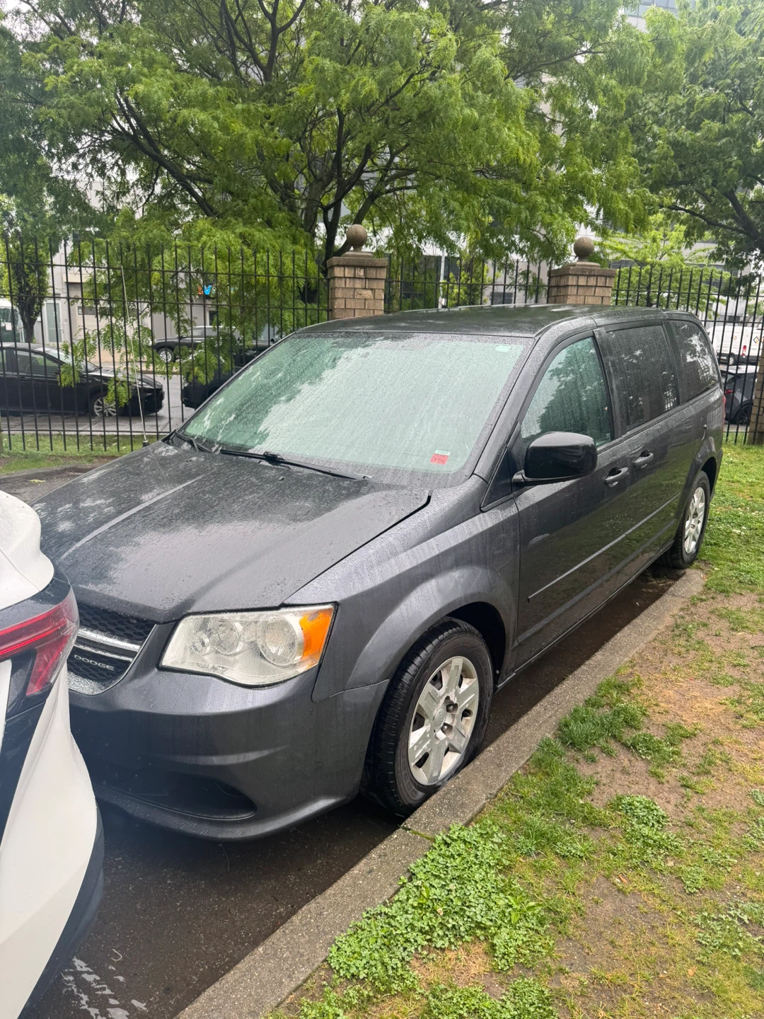 Dodge Grand Caravan Minivan - photo 4
