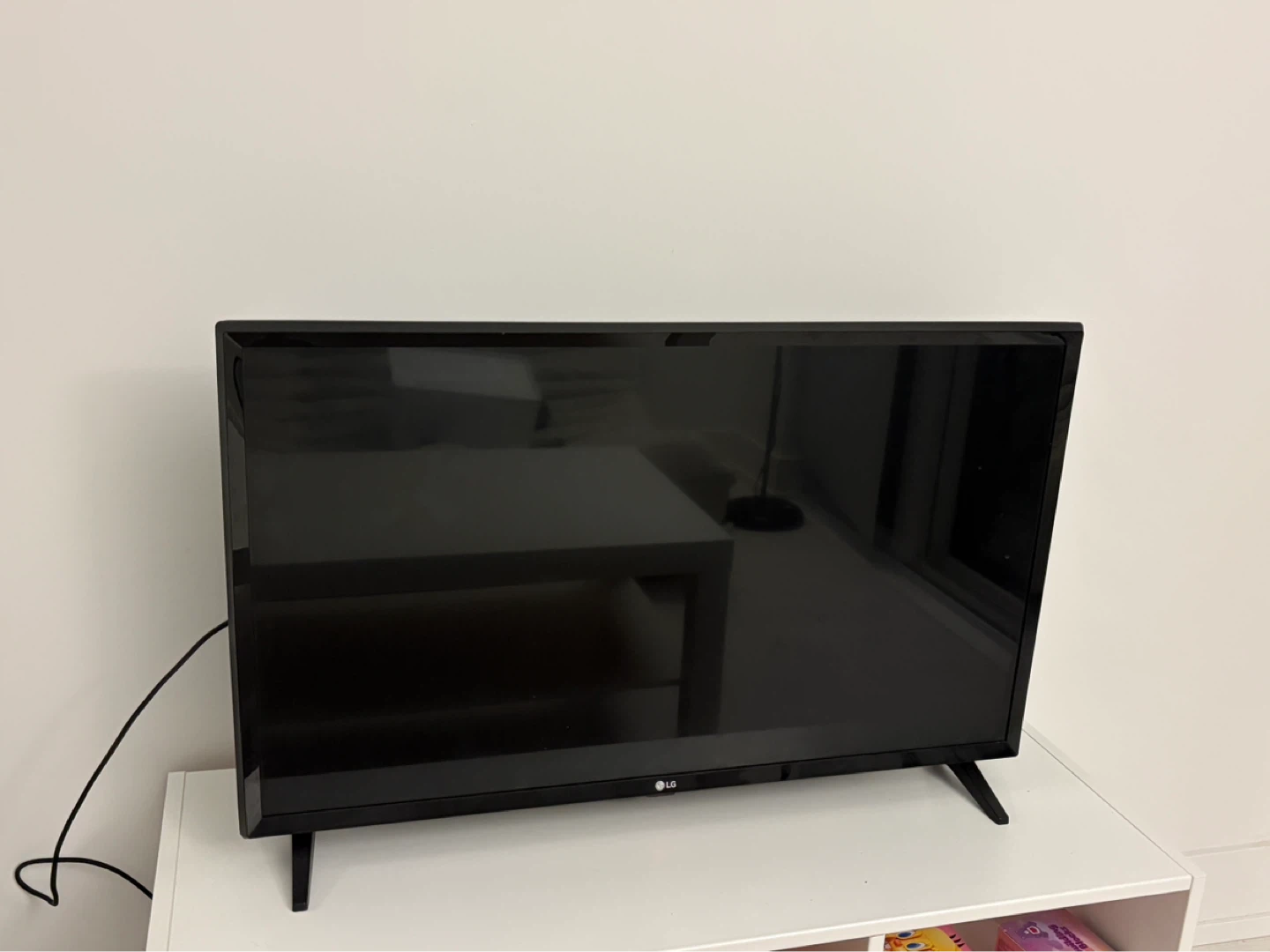 LG 32LM570BPUA 32" HDR Smart LED TV (2019 Model)