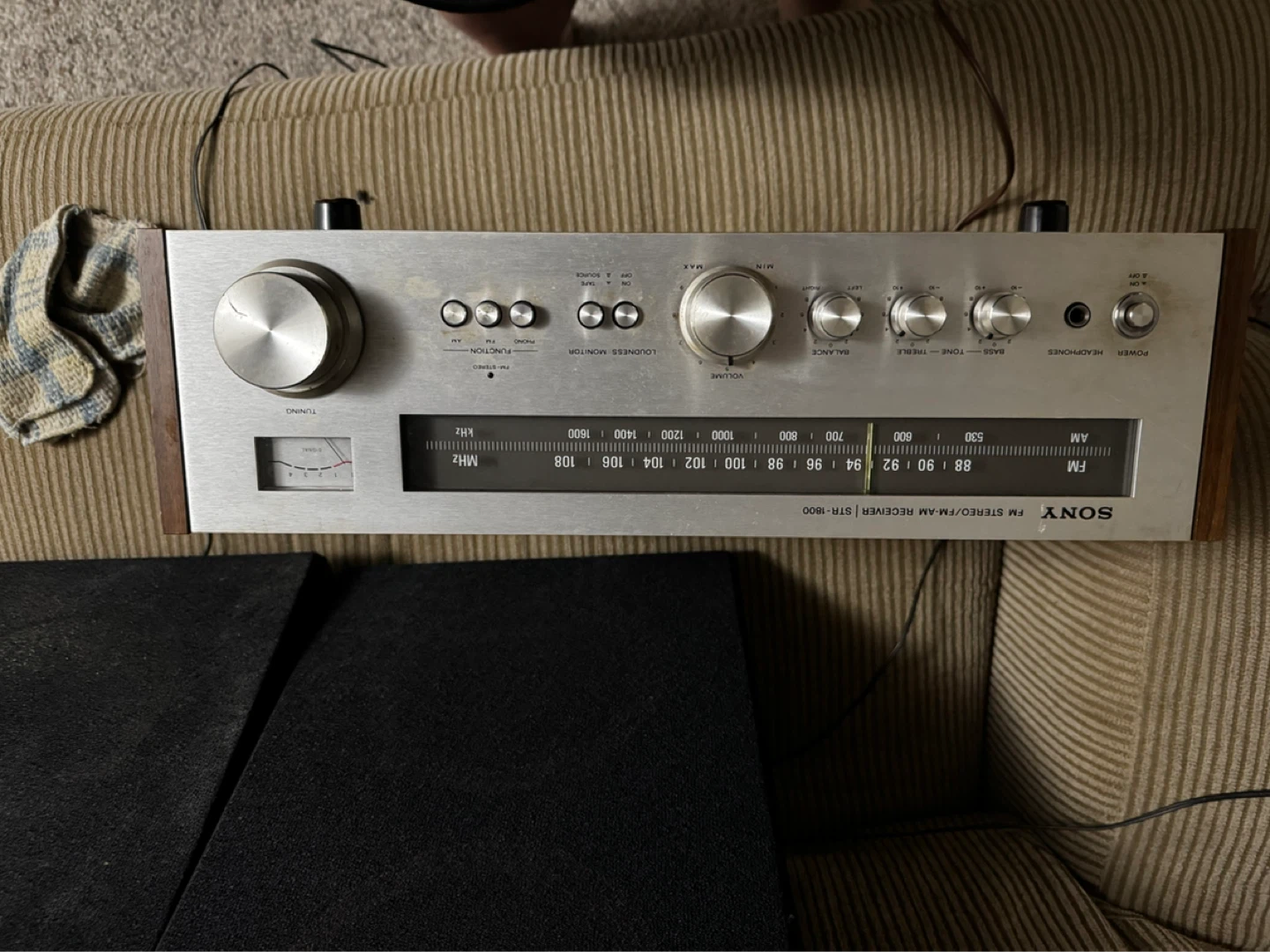Sony STR-900 AM/FM Stereo Receiver and SS-420 Speakers - photo 3