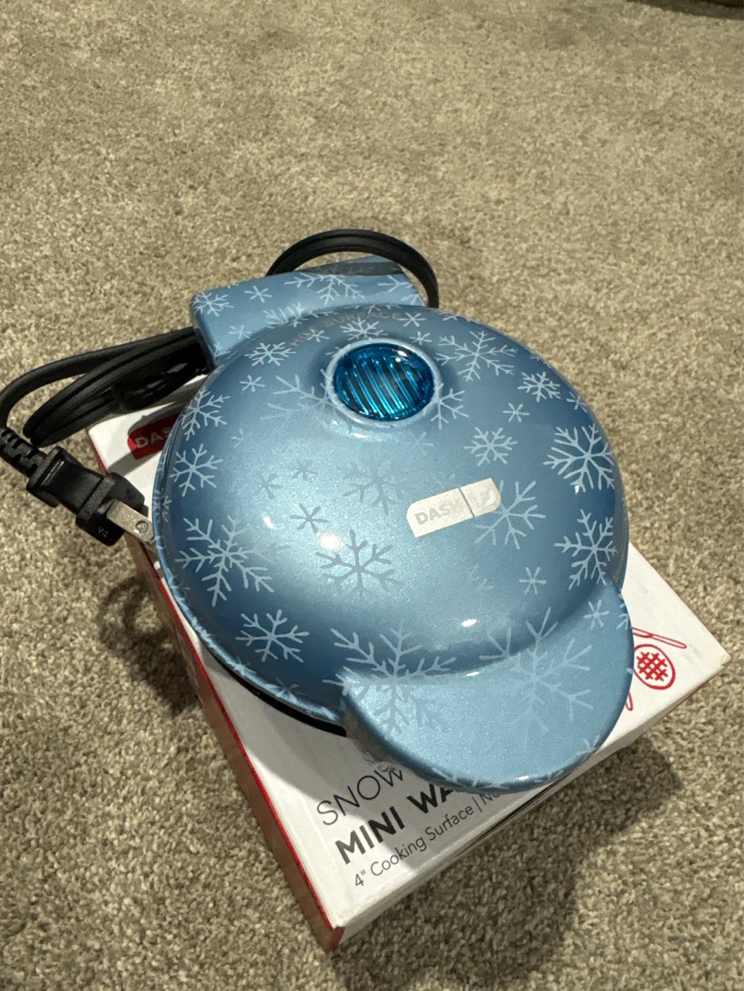 Dash Snowflake Mini Waffle Maker - photo 2