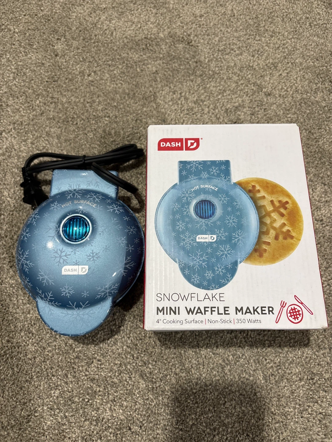 Dash Snowflake Mini Waffle Maker - photo 3