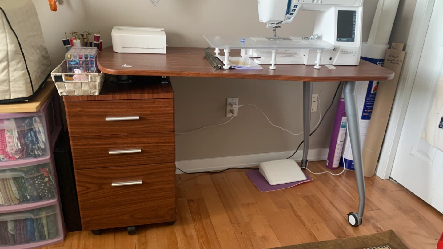 Wood-like Desk with 3 Drawer Filing Cabinet
