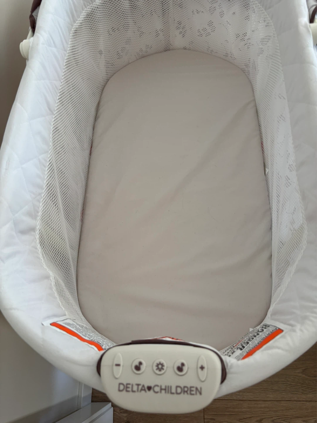 Delta Children Bassinet - photo 3