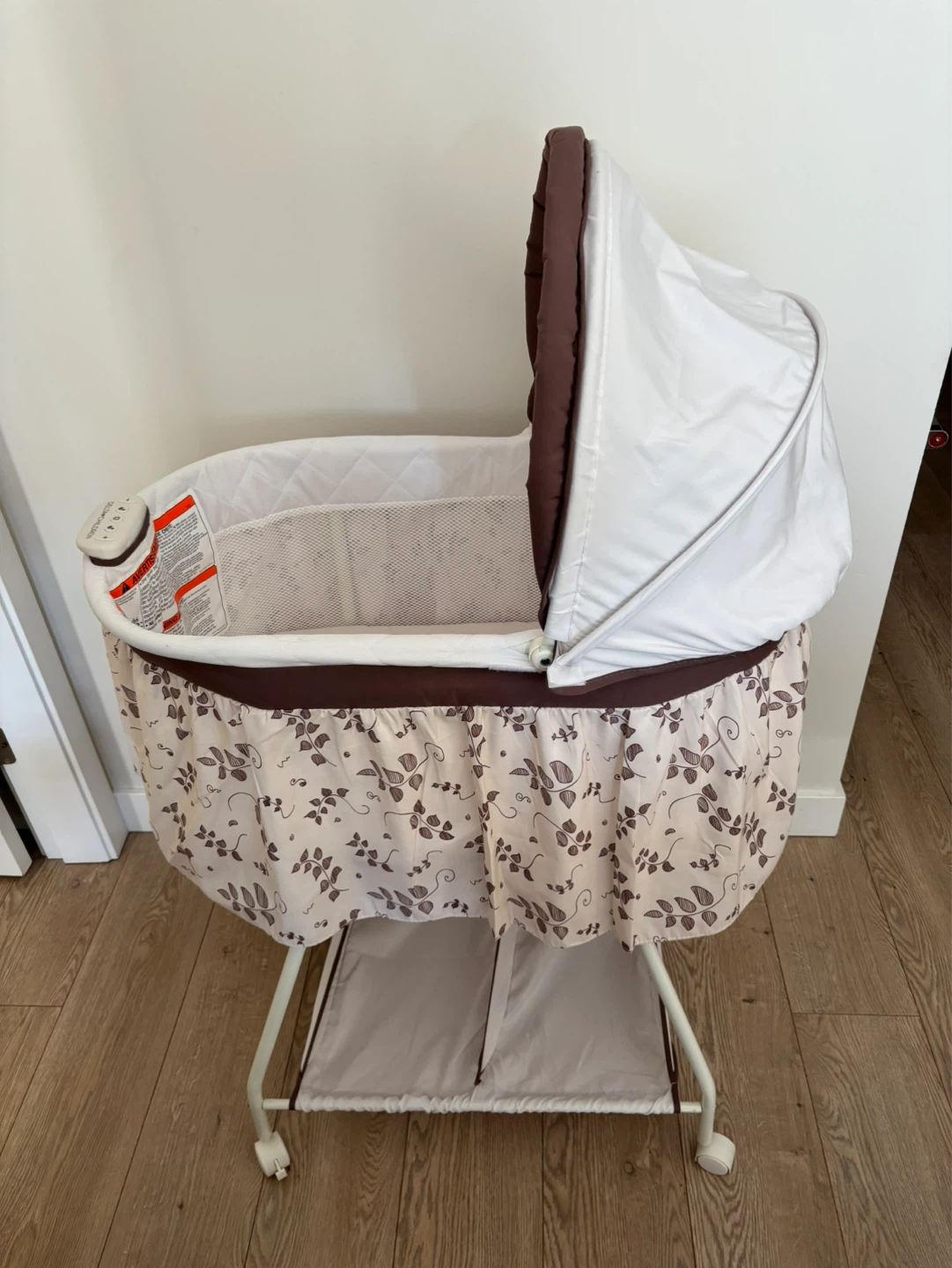 Delta Children Bassinet - photo 2