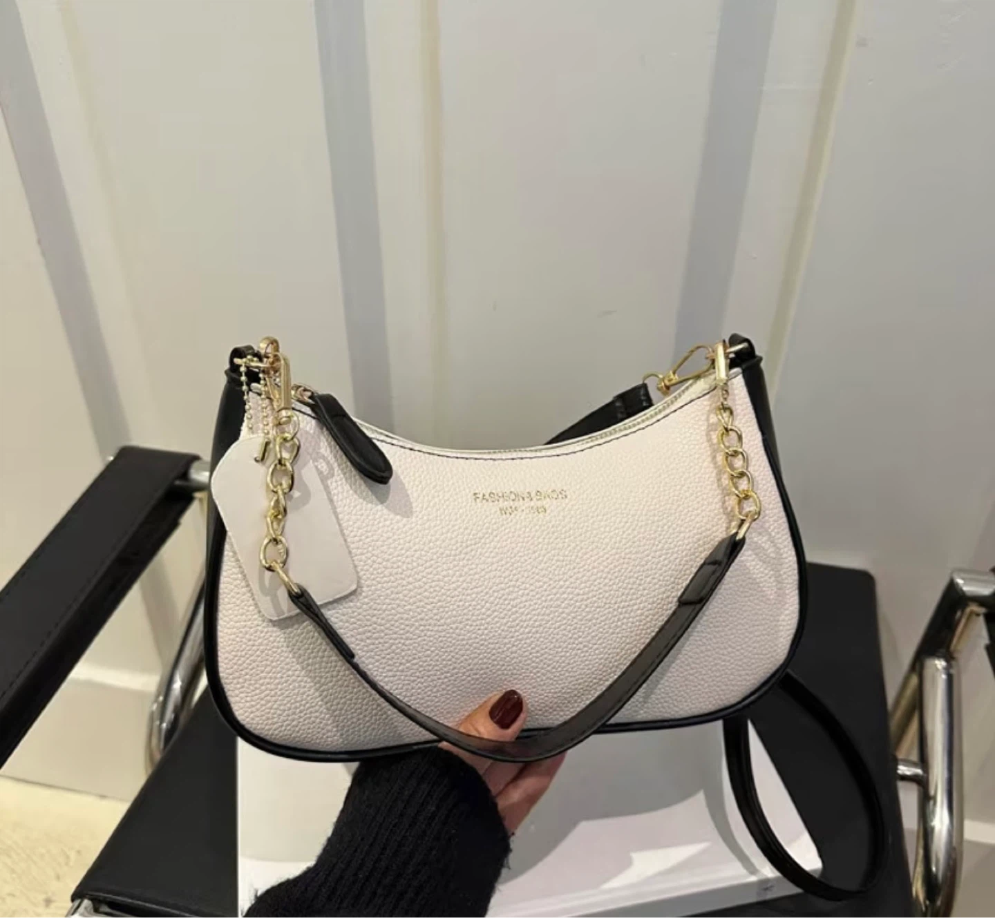 Women's White & Black Shoulder Bag - photo 2