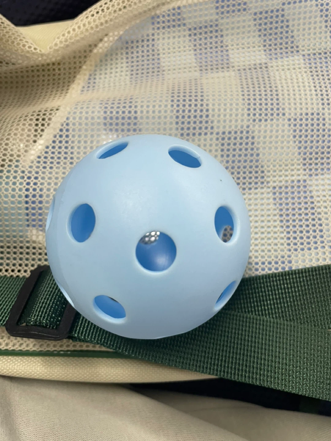 Exchange only! 2 brand new indoor pickleballs for outdoor ones - photo 3