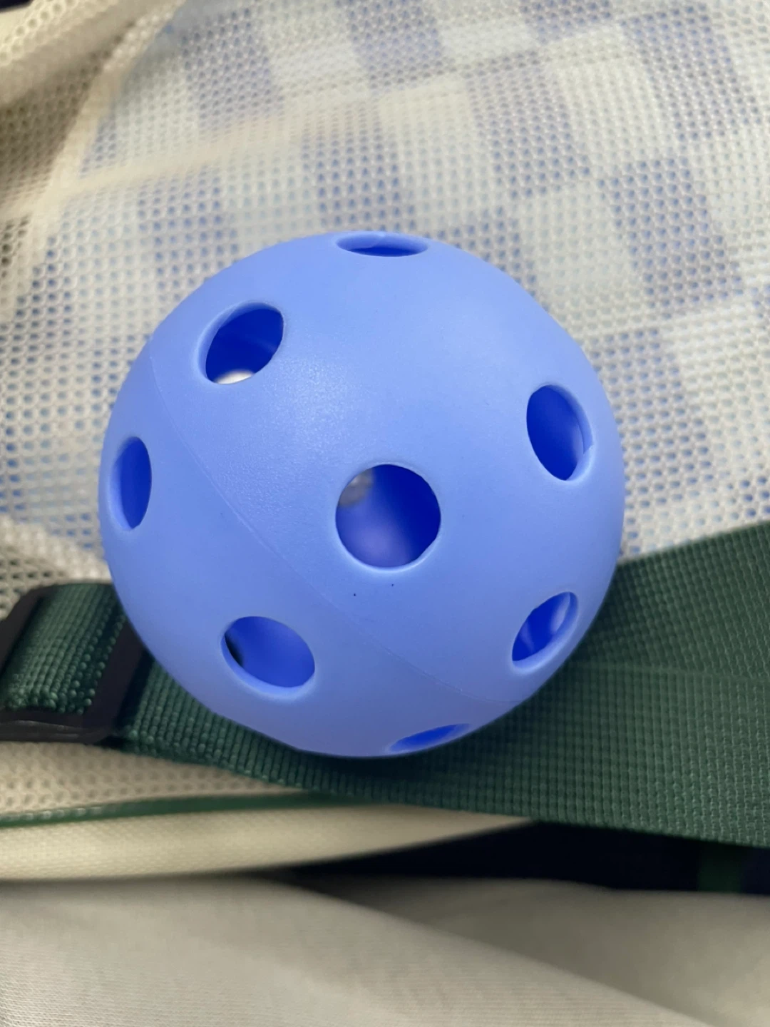 Exchange only! 2 brand new indoor pickleballs for outdoor ones - photo 2