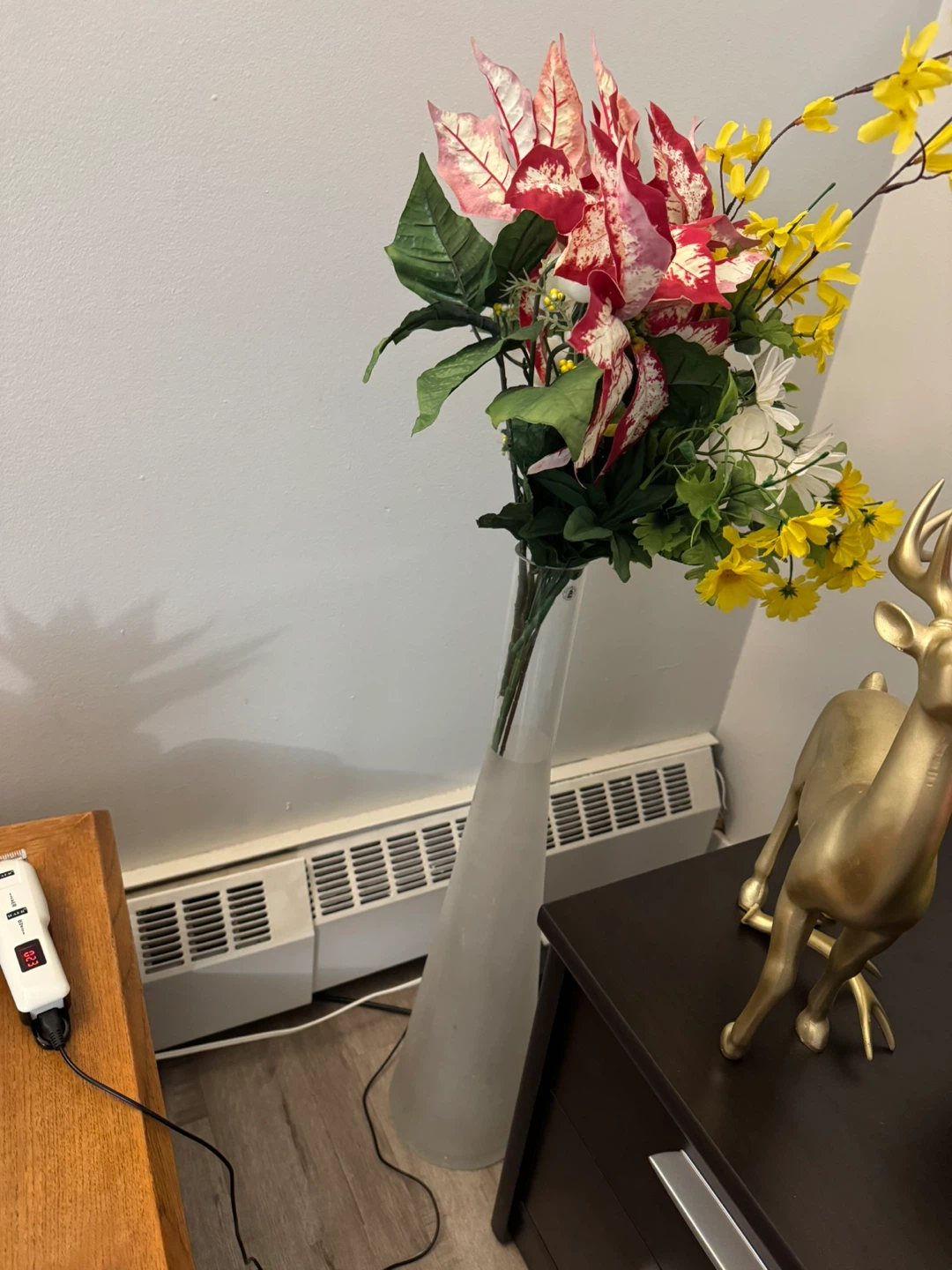 Large pink vase with artificial flowers - photo 2