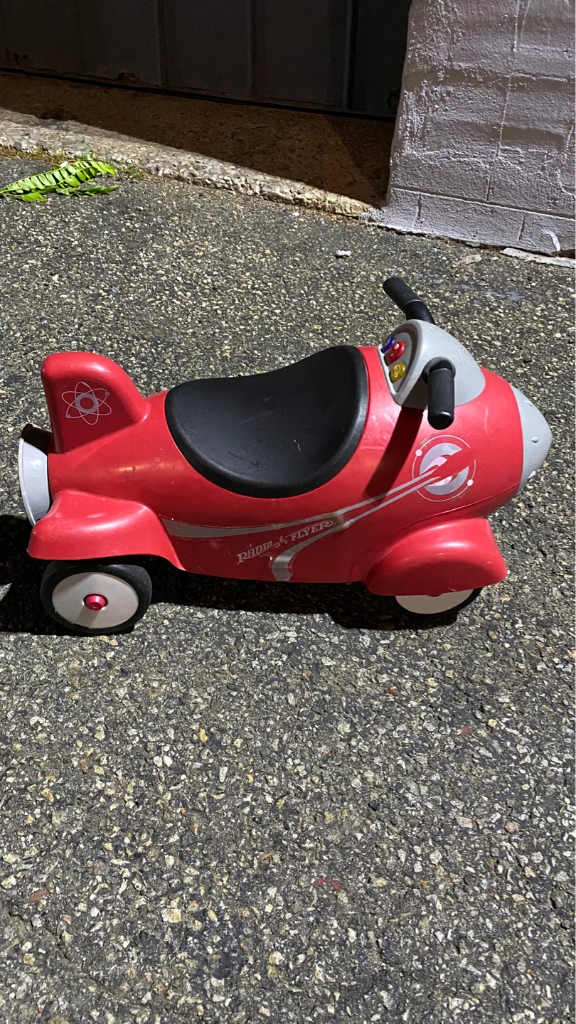 Radio Flyer Red Airplane Ride-On Toy - photo 3