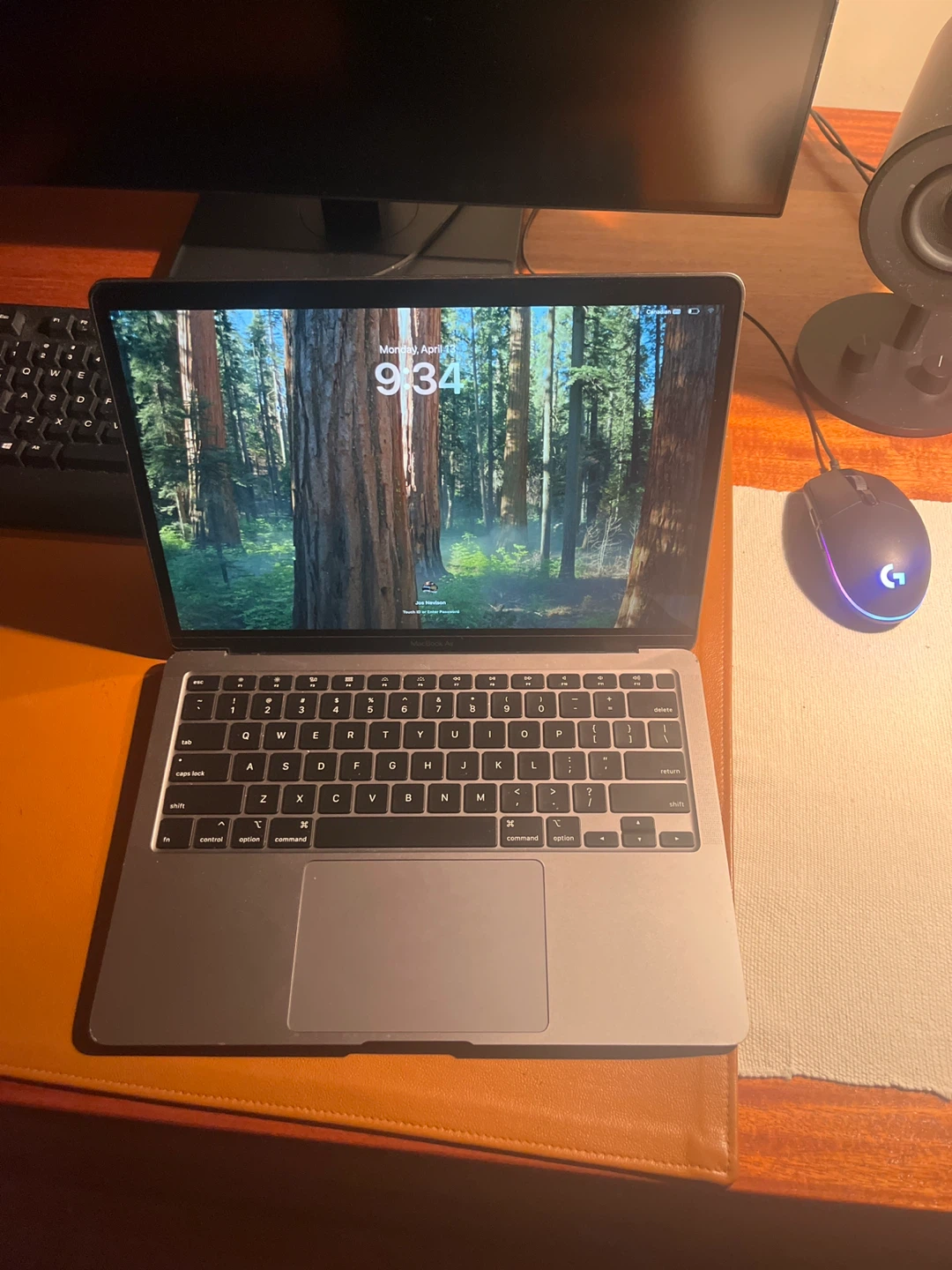 Apple MacBook Air 13-inch, 2020