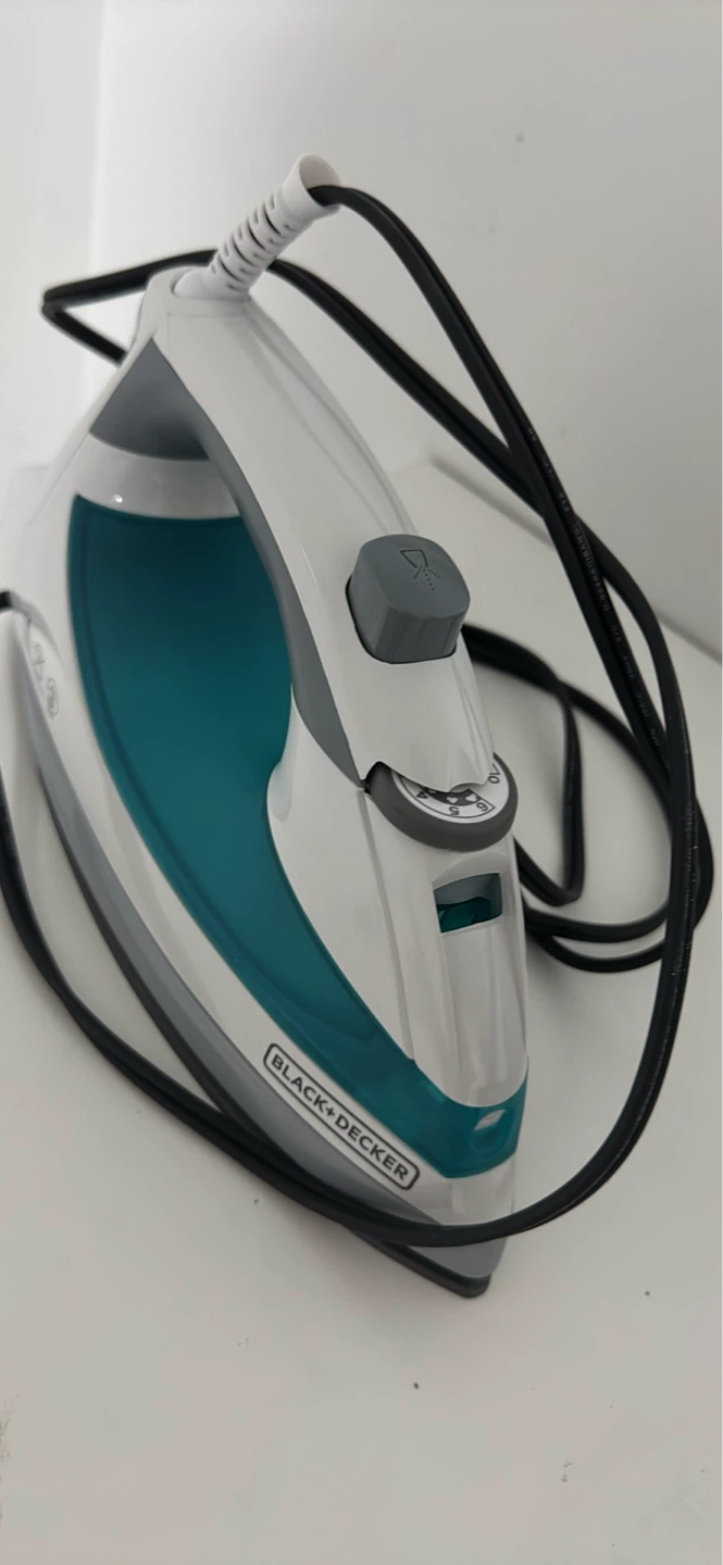 BLACK+DECKER Steam Iron