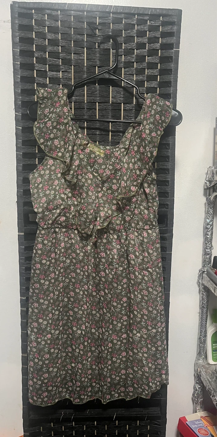 Women's Floral Ruffle Dress size L - photo 3