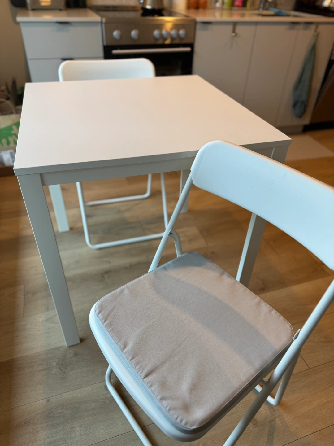 4 IKEA VIHALS Folding Chairs + Chair Pads - photo 2