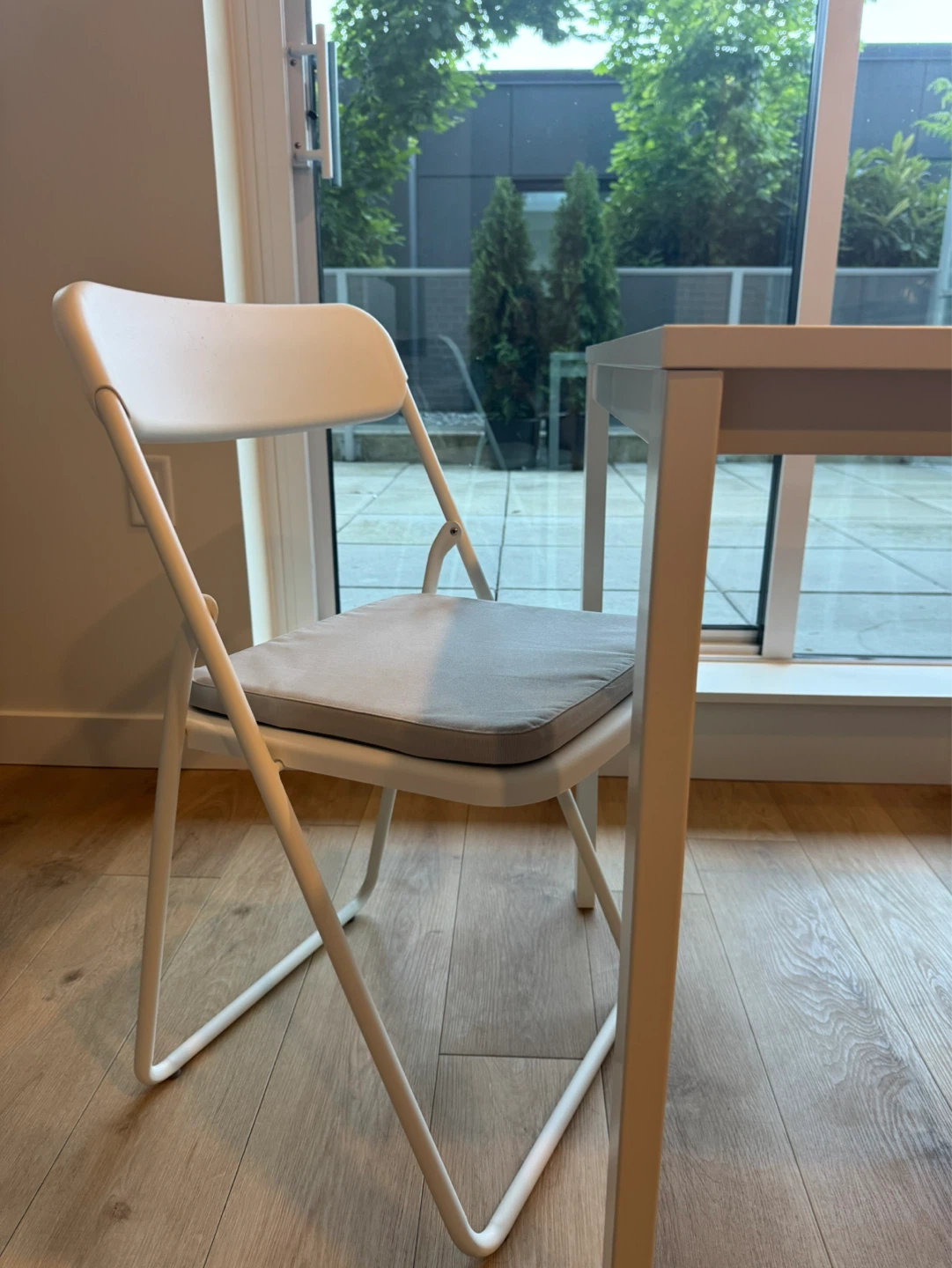 4 IKEA VIHALS Folding Chairs + Chair Pads