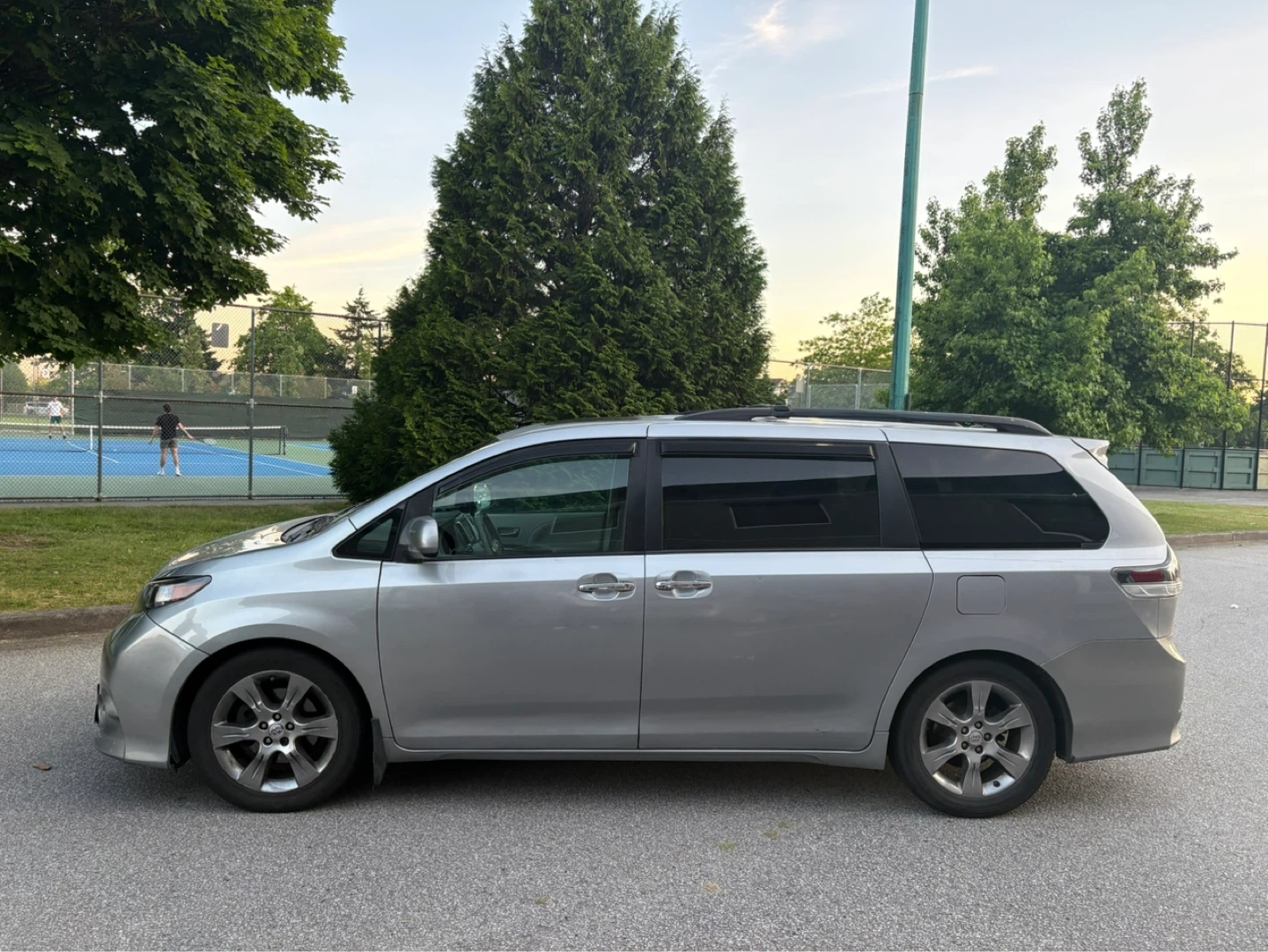 Silver Toyota Sienna - photo 4