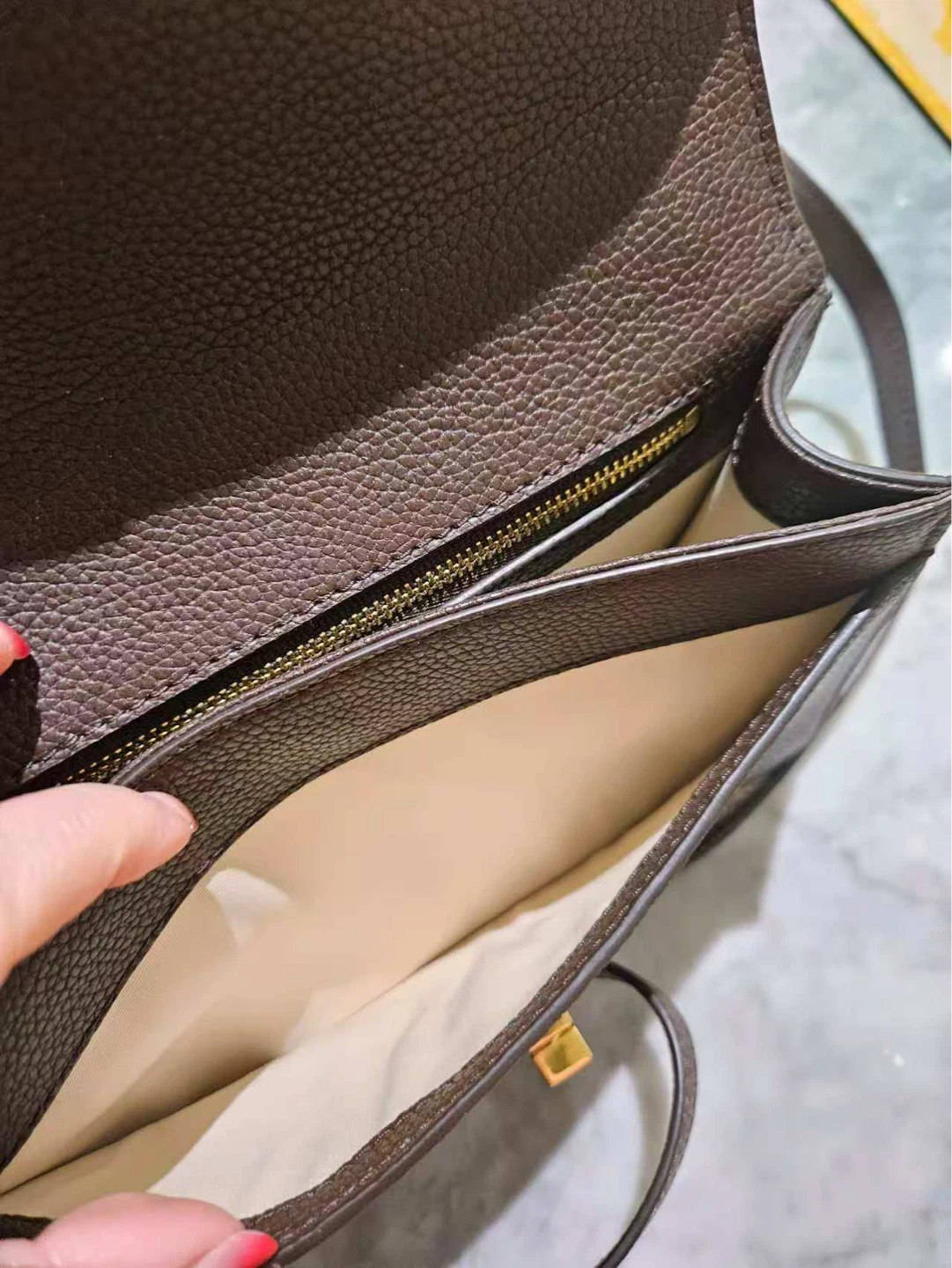 Ralph Lauren pebbled leather medium Sophie bag in a brown colour - photo 3