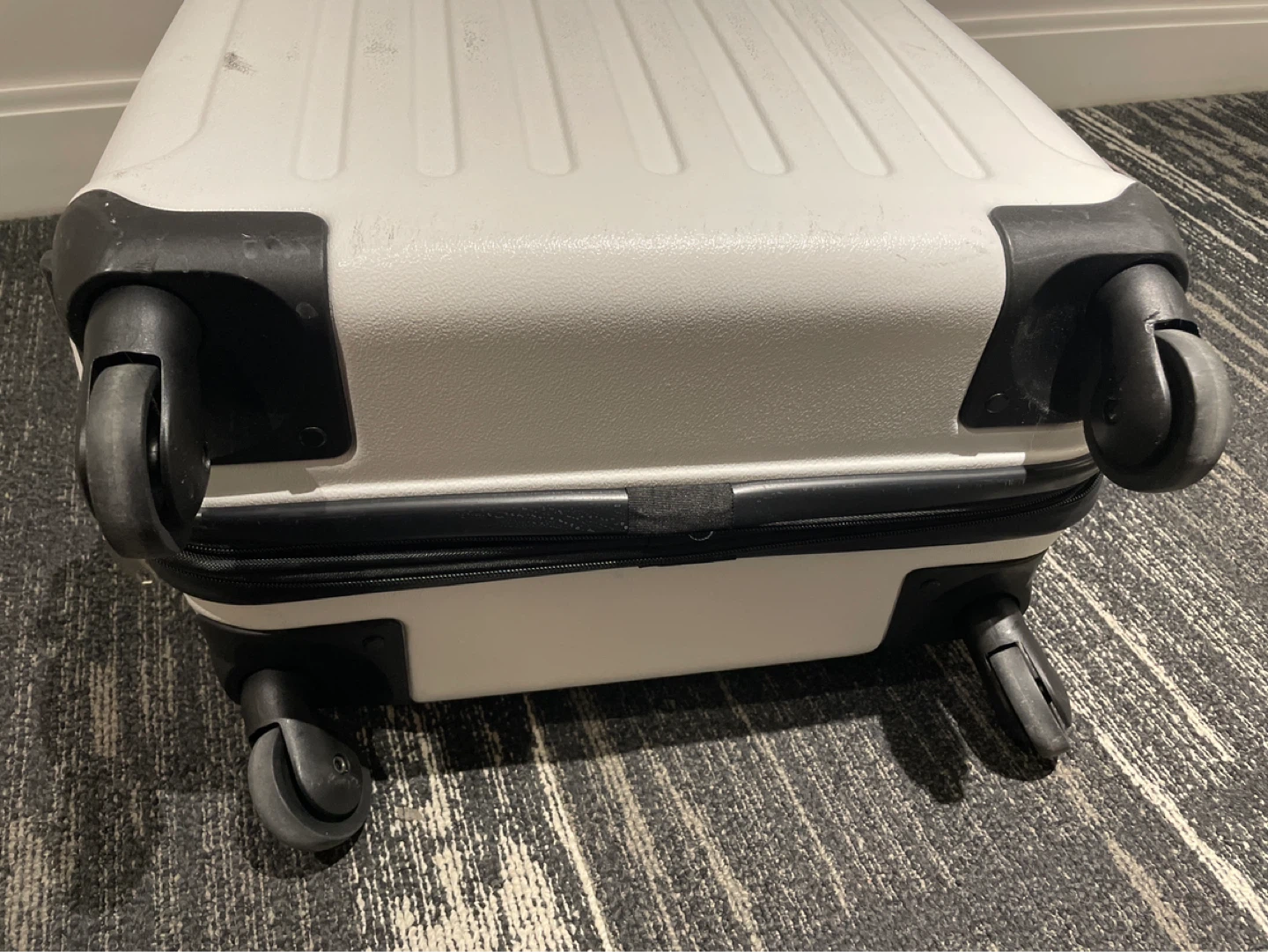 Large check in Luggages/ Suitcases - photo 2
