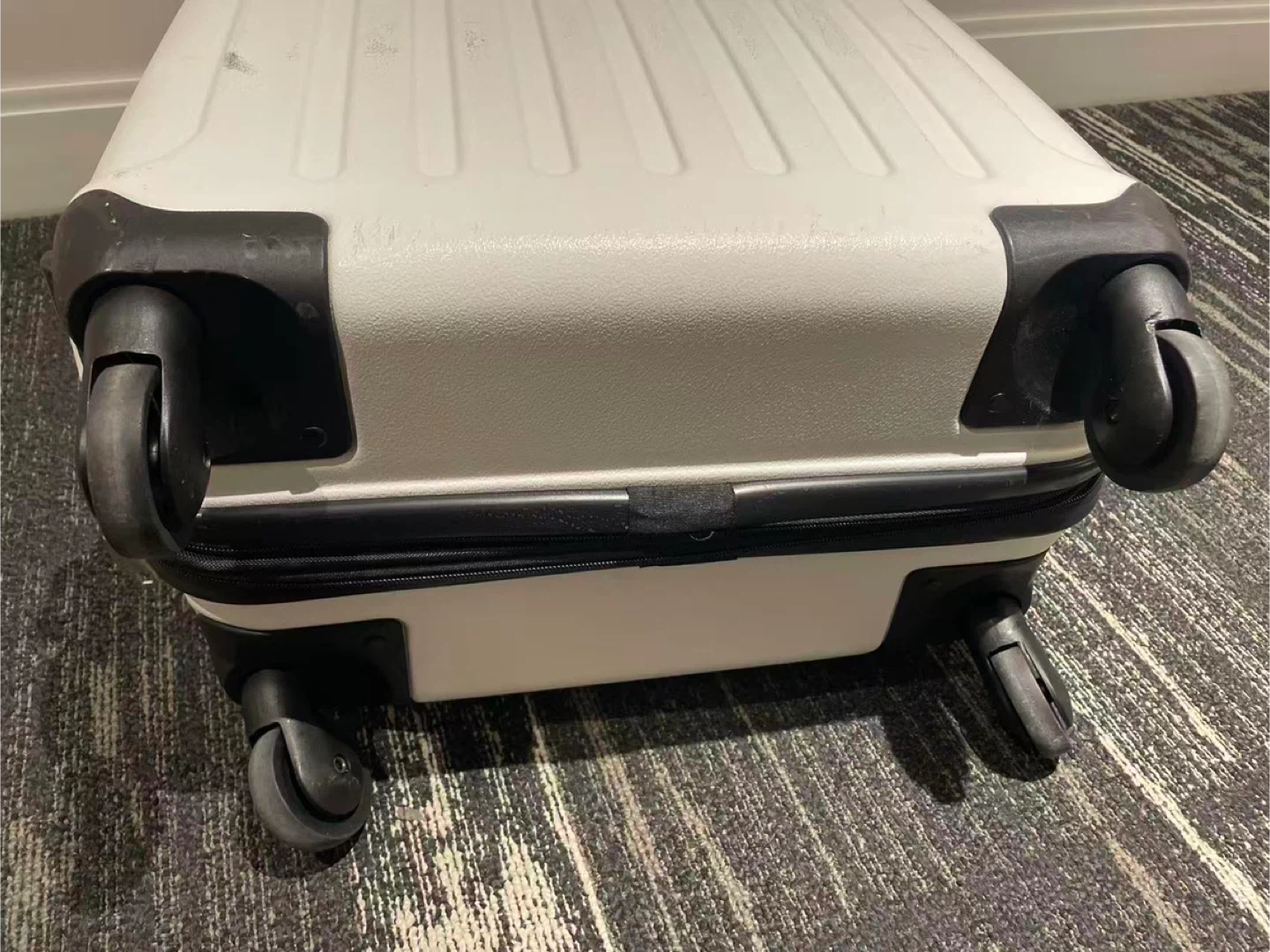Samsonite and checked Luggages - photo 4