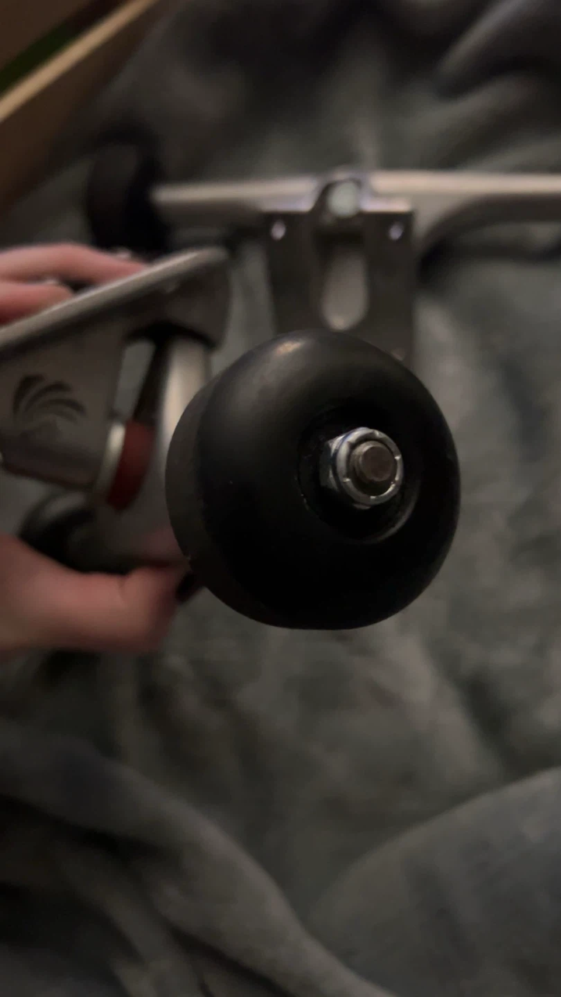 Skateboard wheels + Trucks - photo 3
