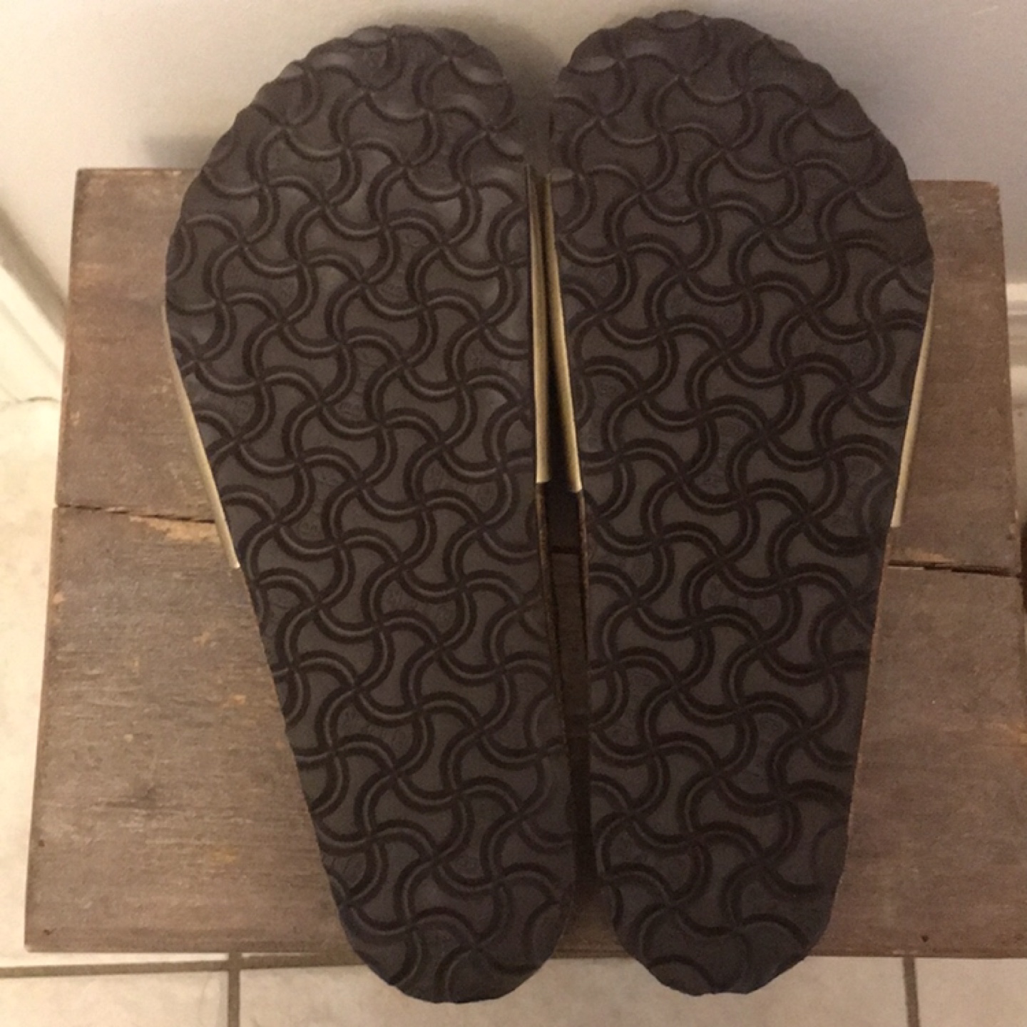 Birkenstock Madrid Gold Sandals Size 41 - photo 4
