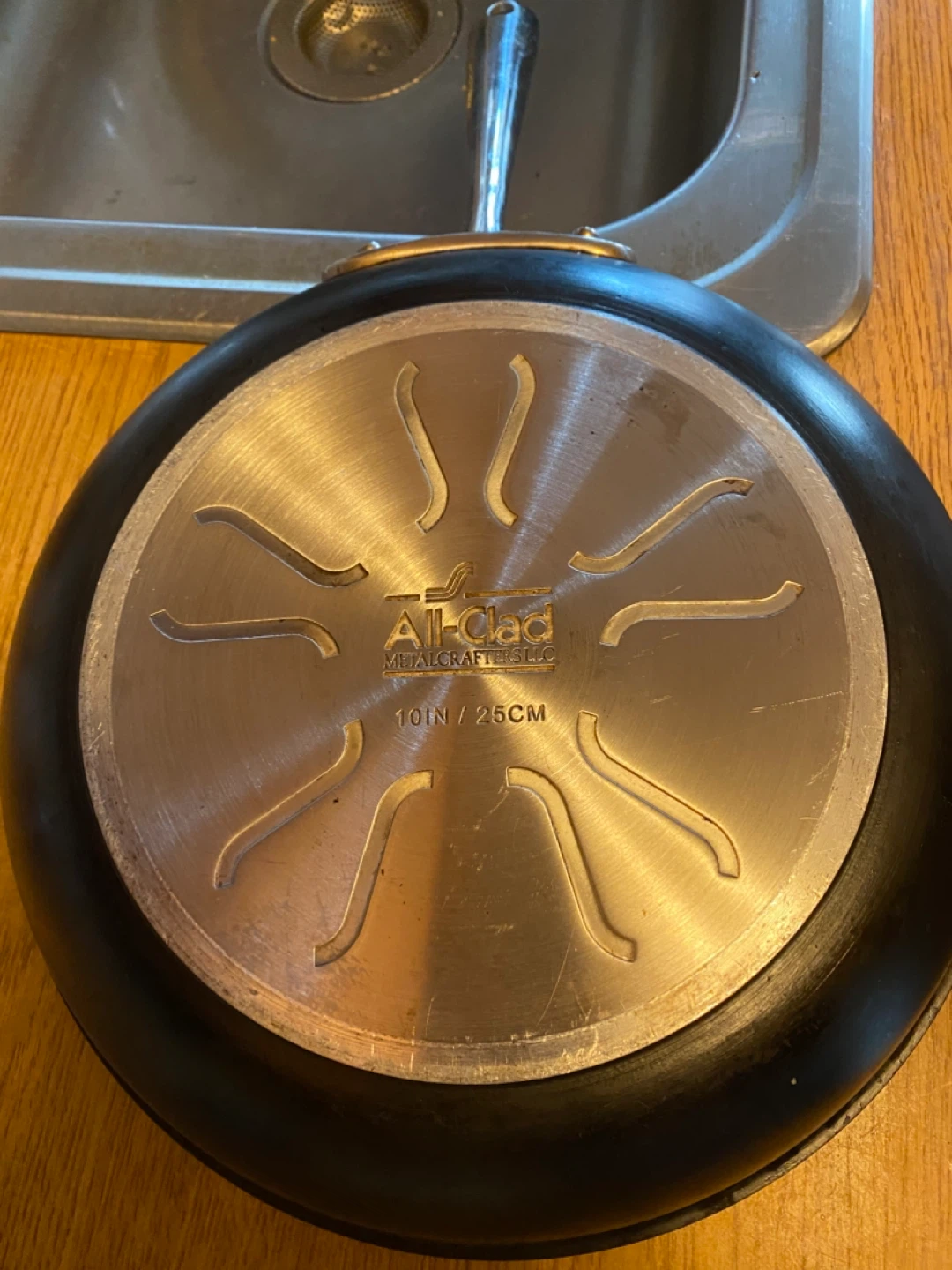 All-Clad 10-inch Fry Pan with Circulon 2-Quart Saucepan - photo 3