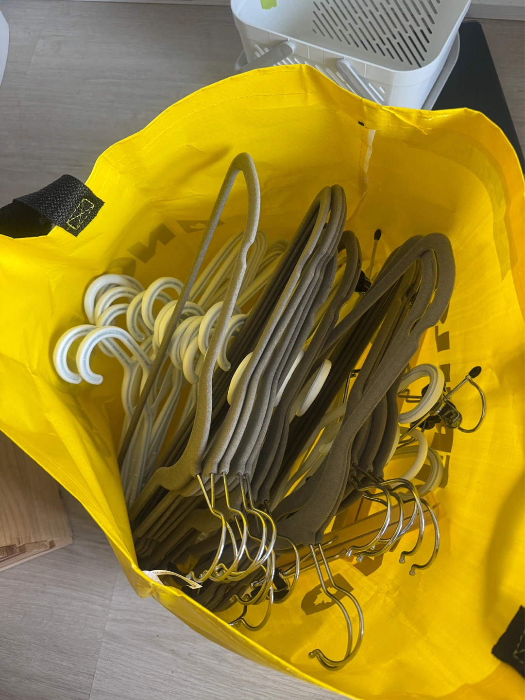 50 Assorted Velvet and Plastic Hangers