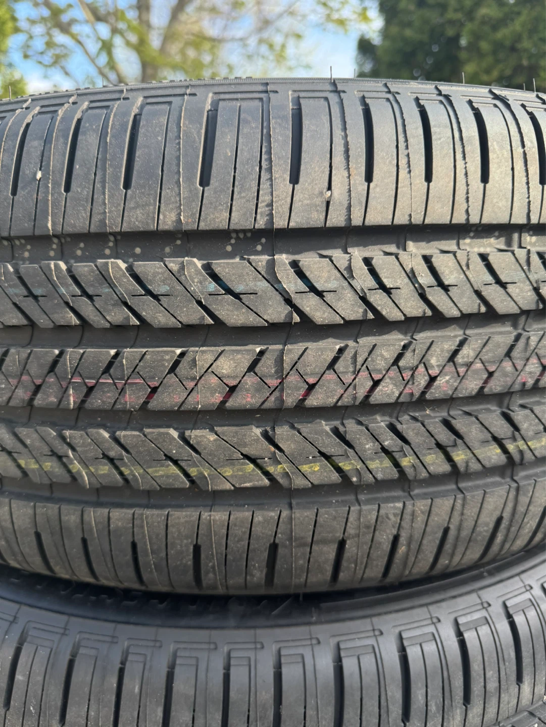 Bridgestone alenza 235/50R20 - photo 2