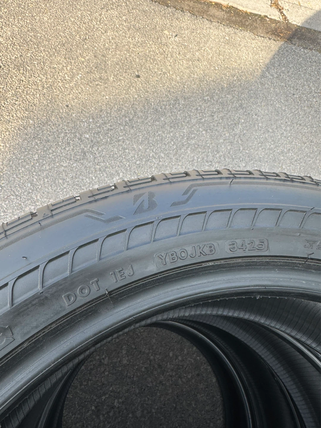 Bridgestone alenza 235/50R20 - photo 5