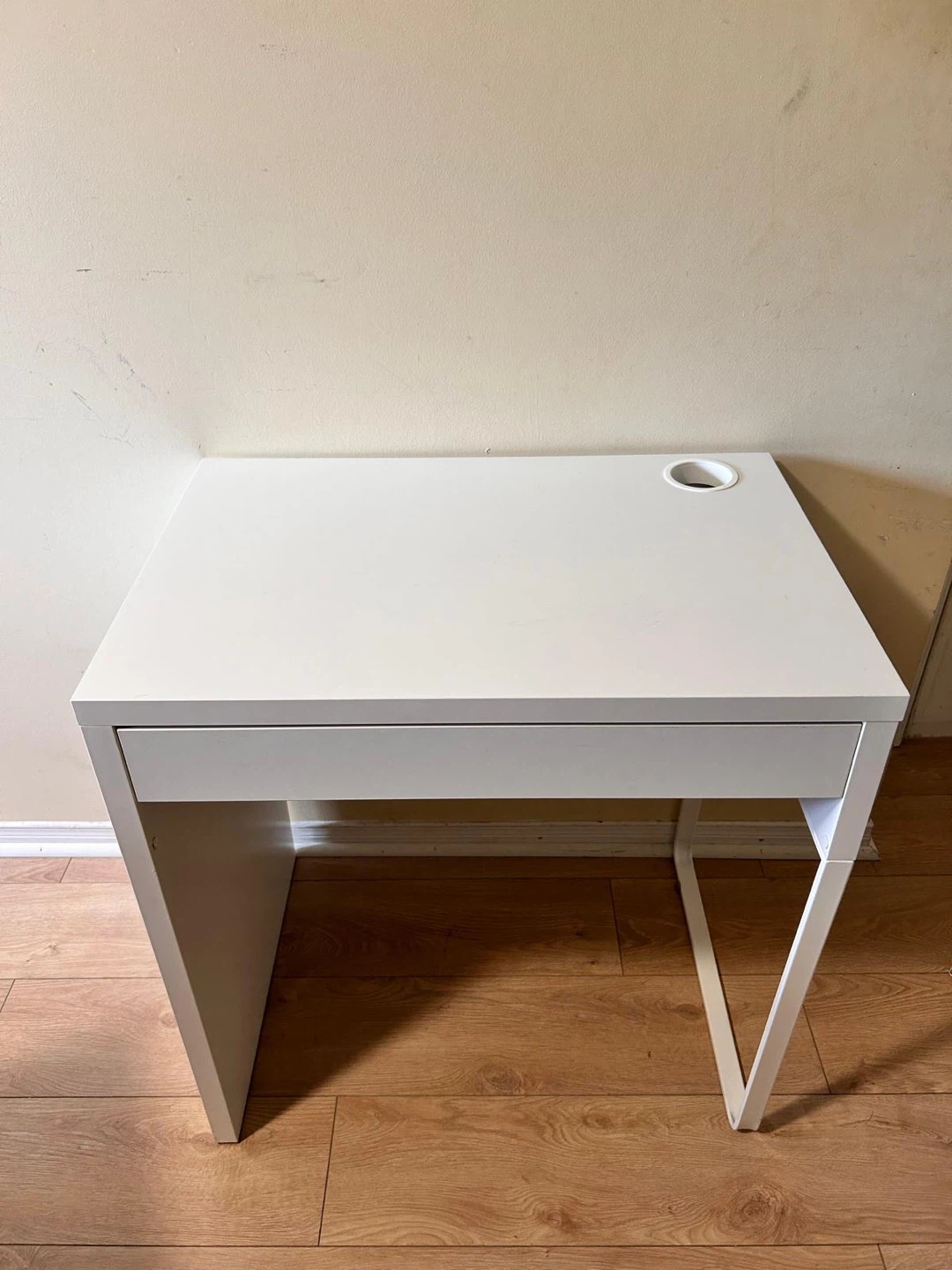 IKEA Mickie Desk - photo 2