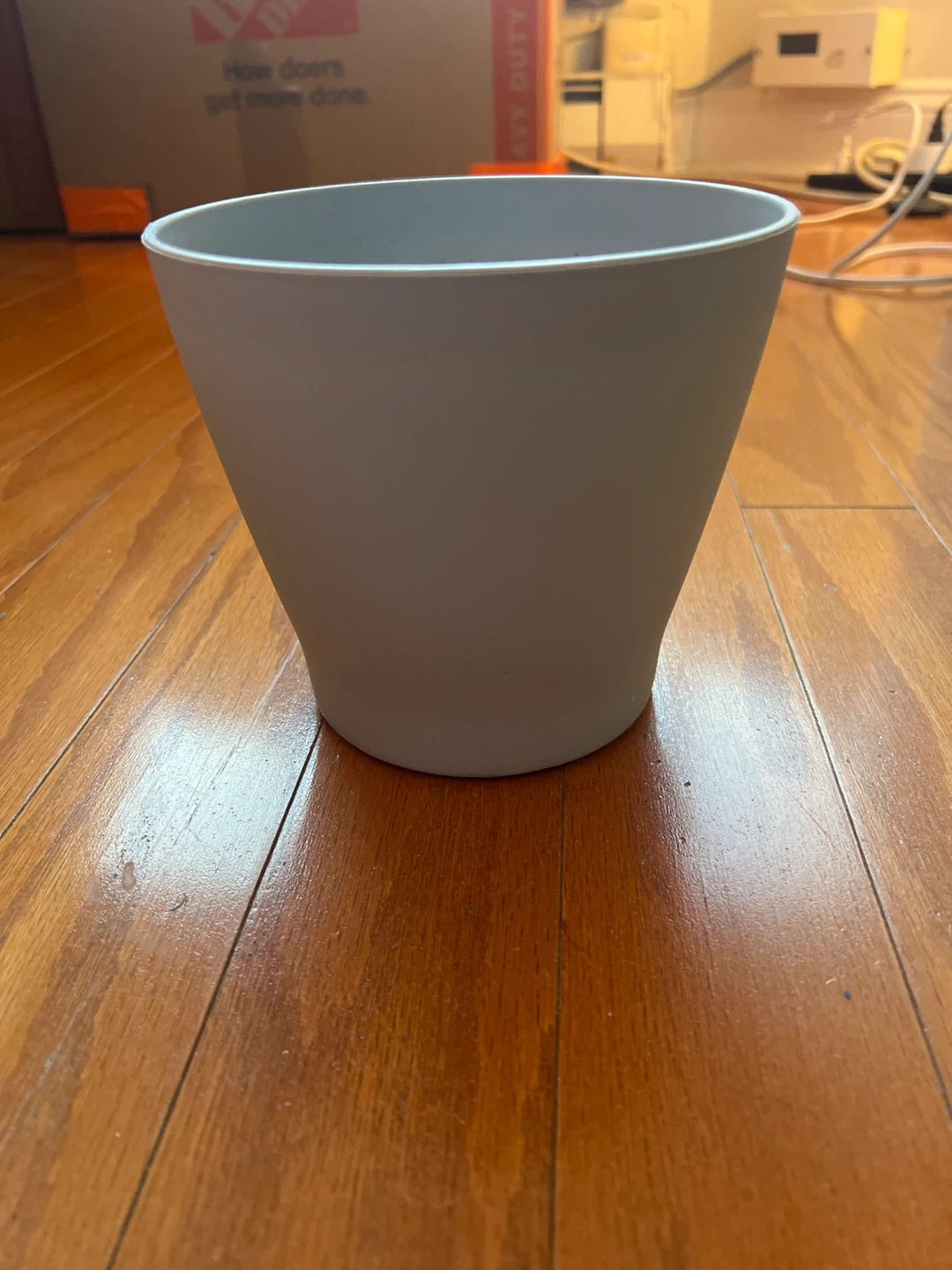 Gray pot （plastic）