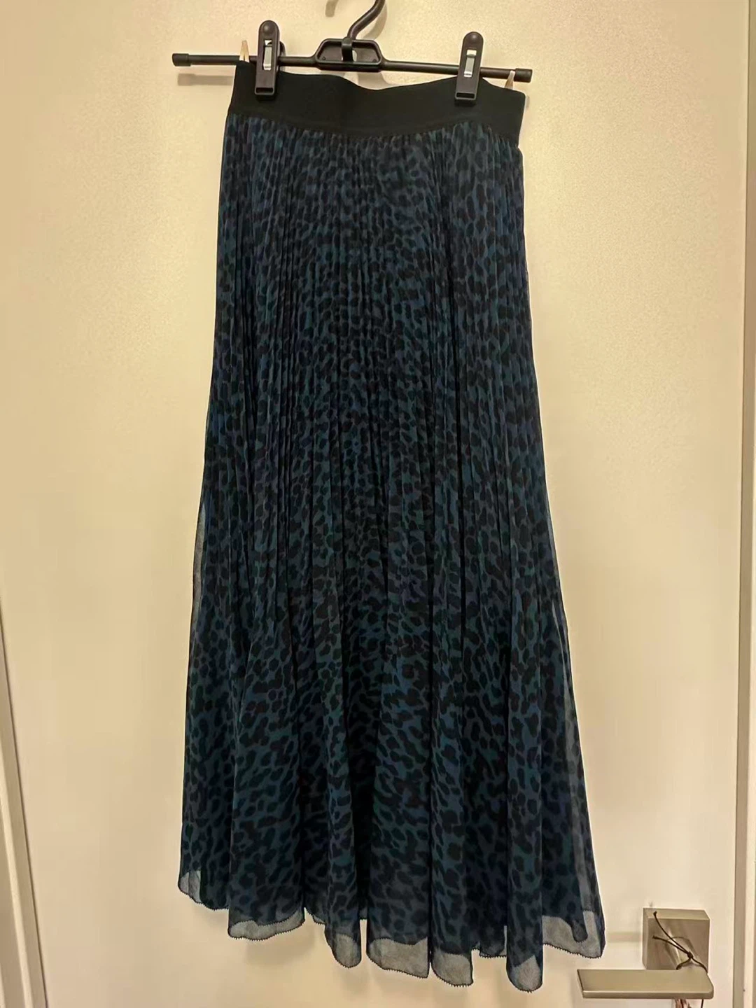 Aritzia Almost Brand New Pleated Midi Skirt