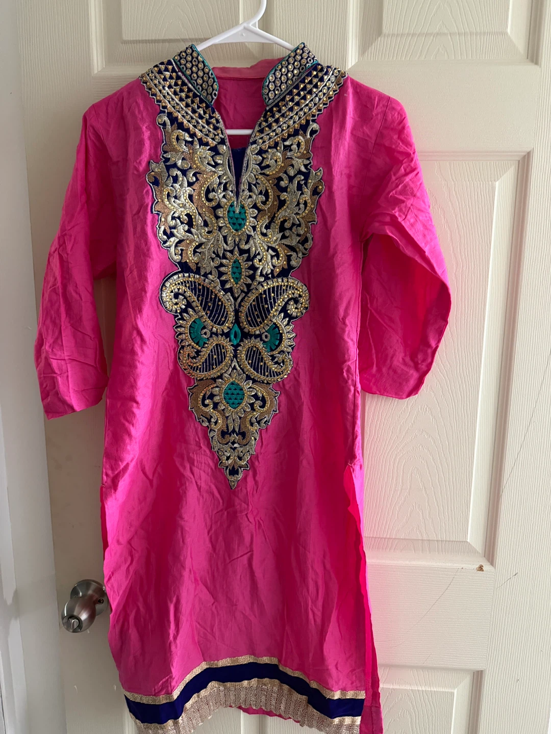 Pink Kurti with Blue and Gold Embroidery - photo 3