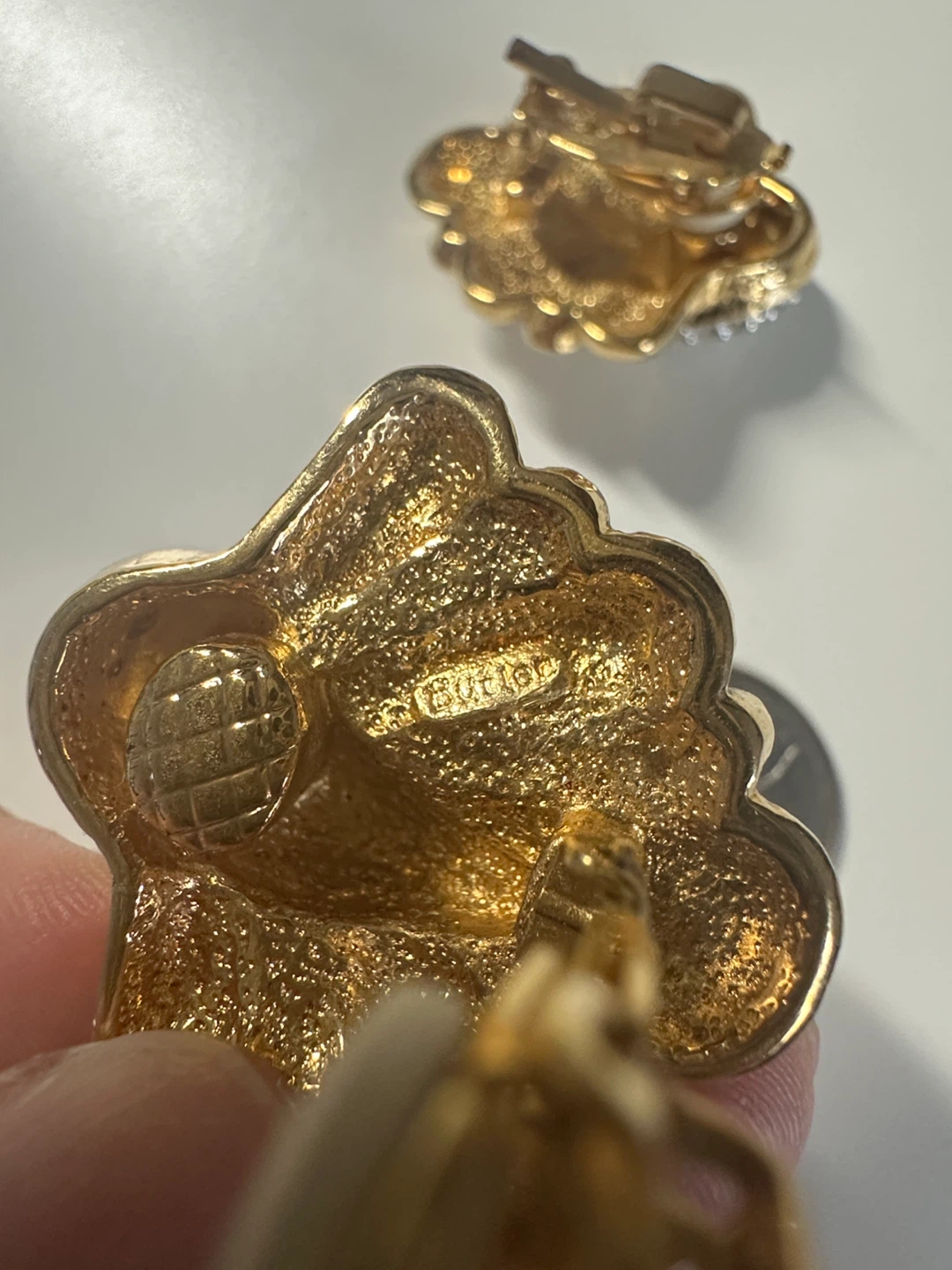 Signed Butler in Excellent Clip-On Earrings with Rhinestones - photo 3