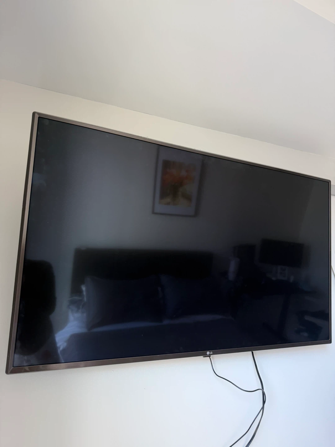 LG Flat Screen TV - photo 2