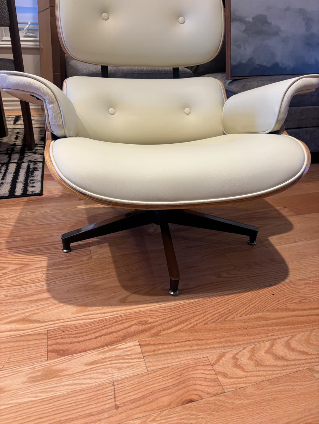 Cream Leather Lounge Chair - photo 2